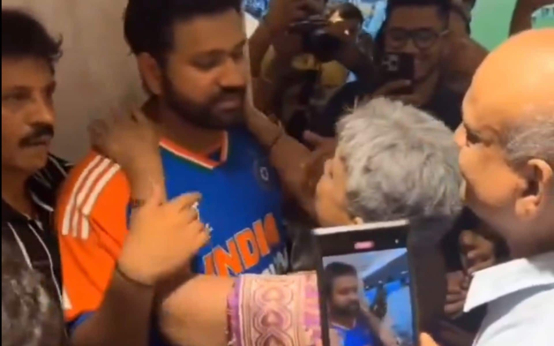 Rohit Sharma with his mom (X.com)