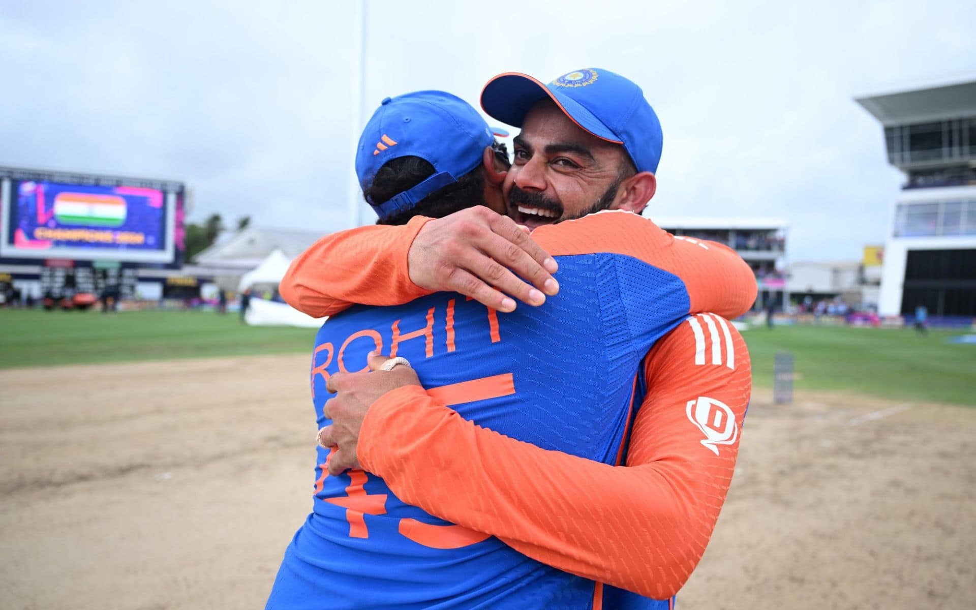 Rohit Sharma hugs Virat Kohli [X.com]
