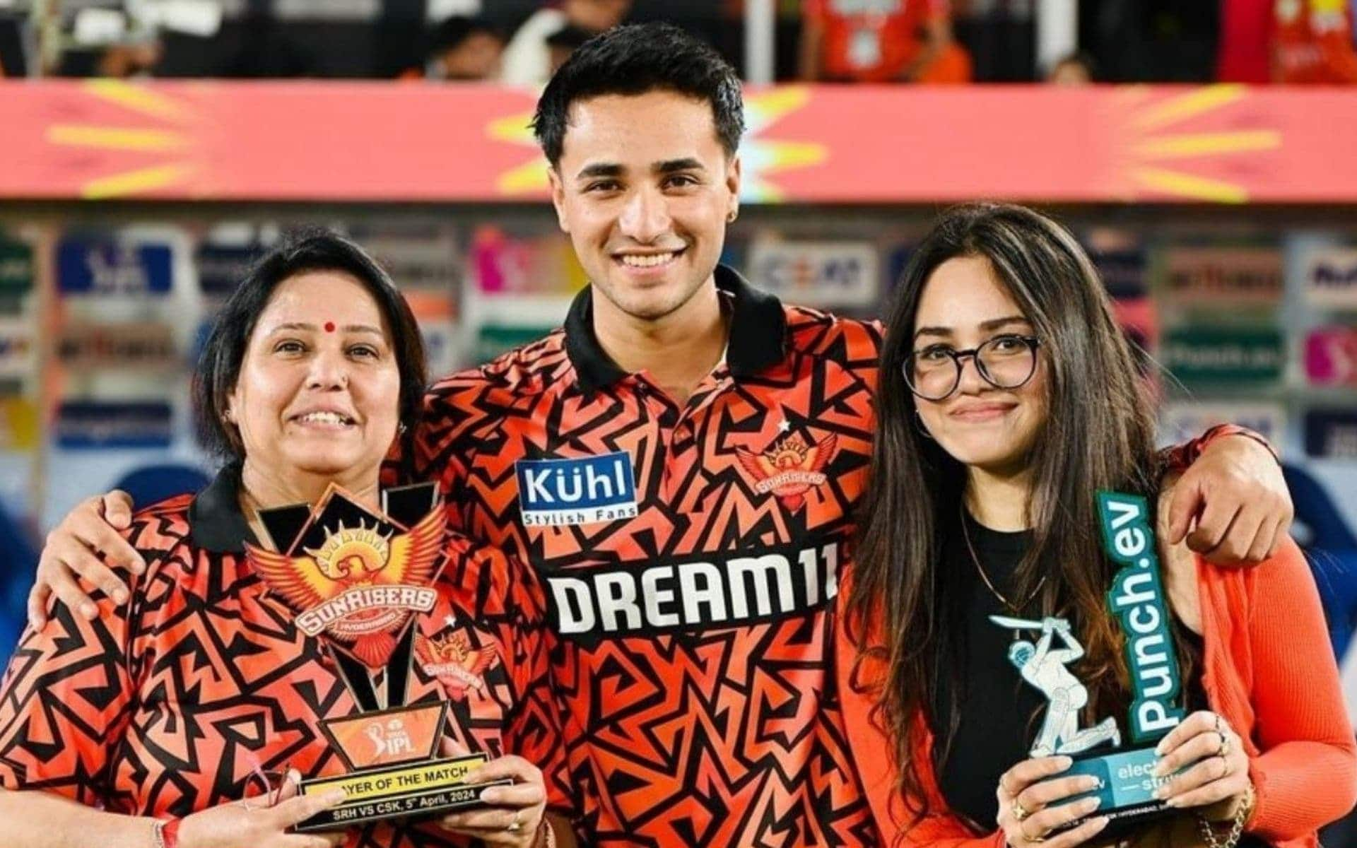 Abhishek Sharma with his Sister Komal Sharma and his mother [X.com]