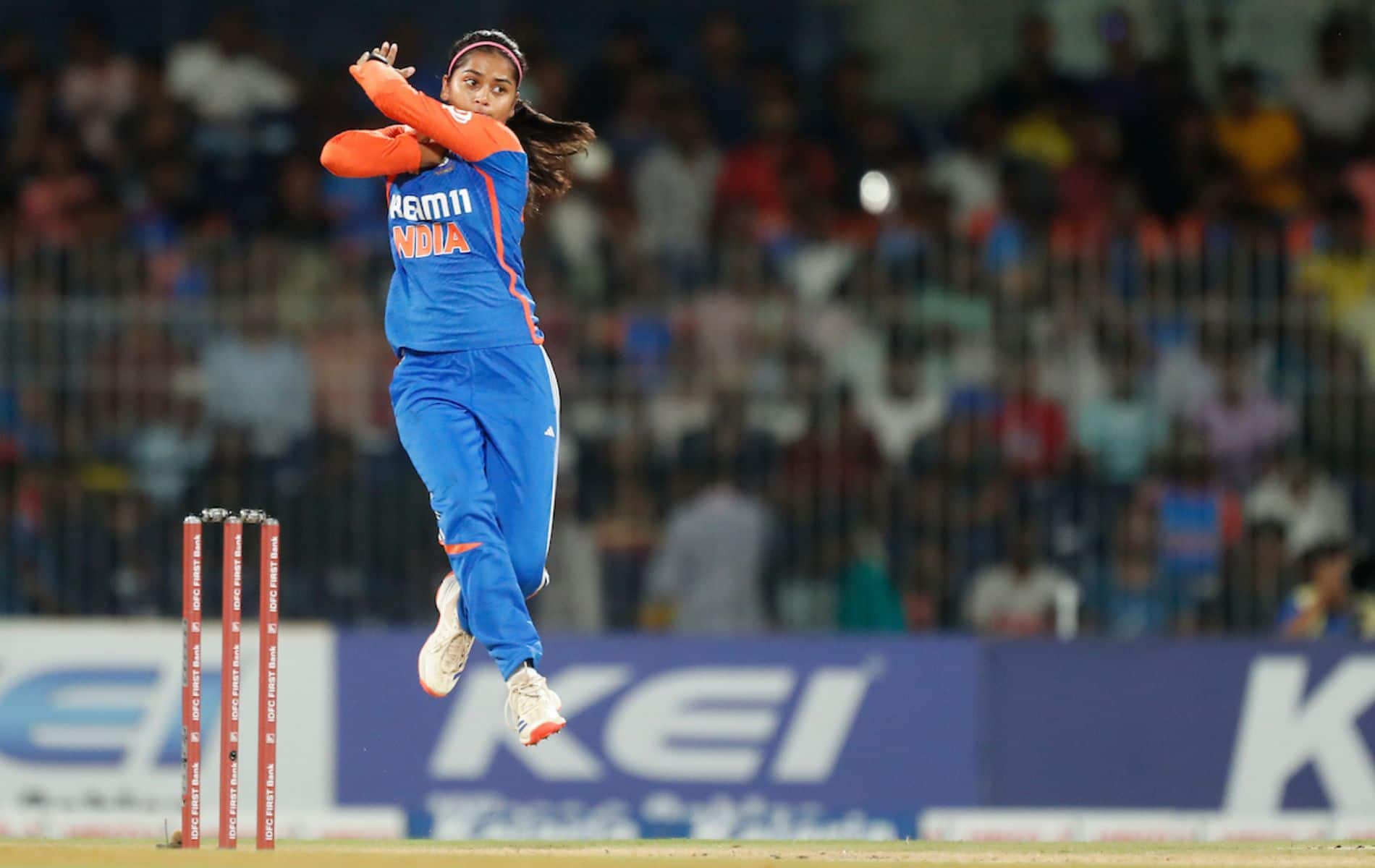 Shreyanka Patil ended her bowling figures with 1/19 in 3 overs vs SA Women (X.com)