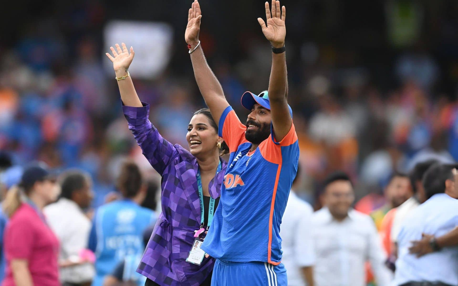 Jasprit Bumrah with wife Sanjana Ganesan [X.com]