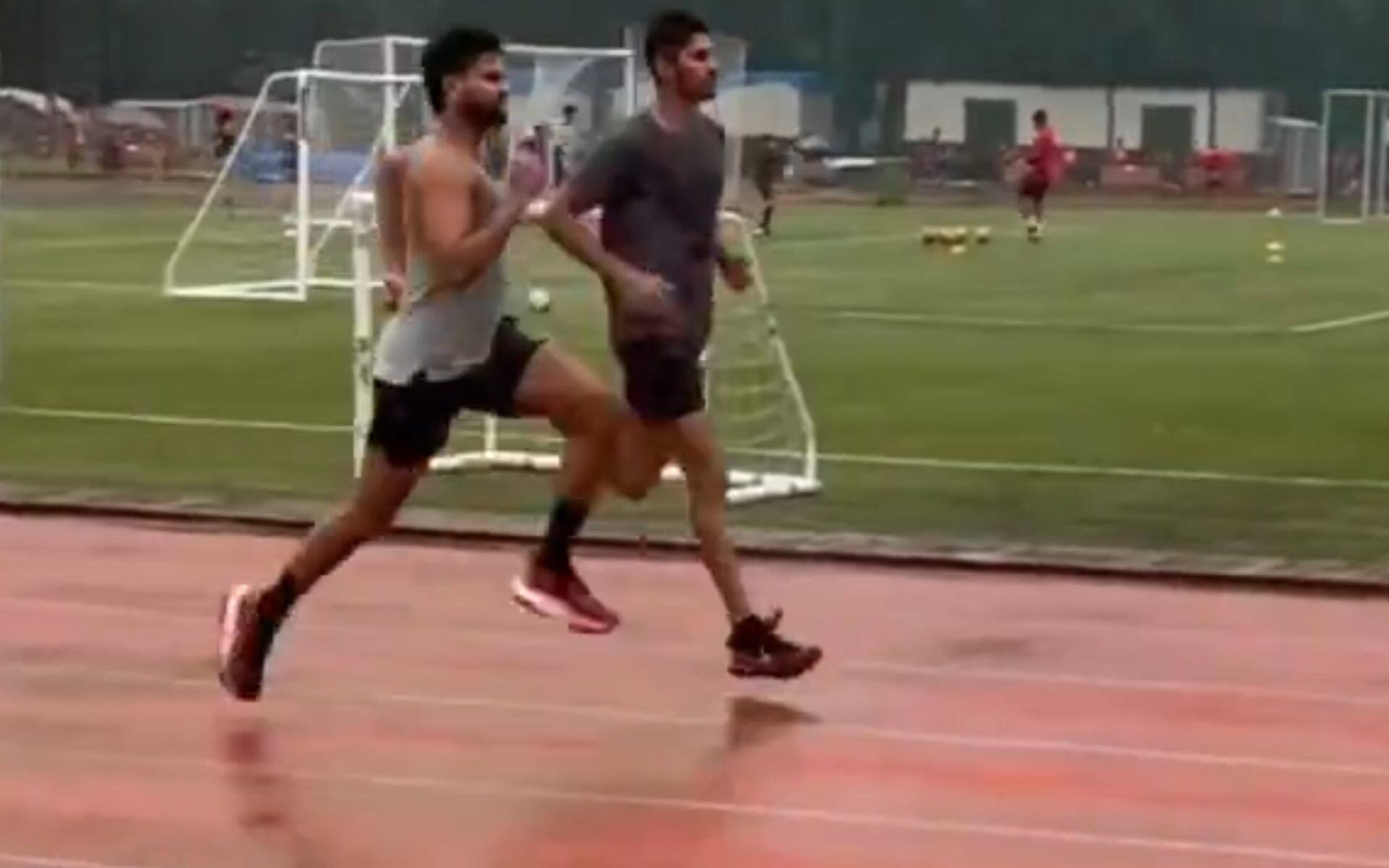 Shreyas Iyer sprinting in rain (X.com)