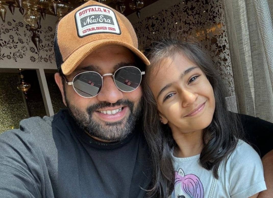 Rohit Sharma with daughter Samaira [X]
