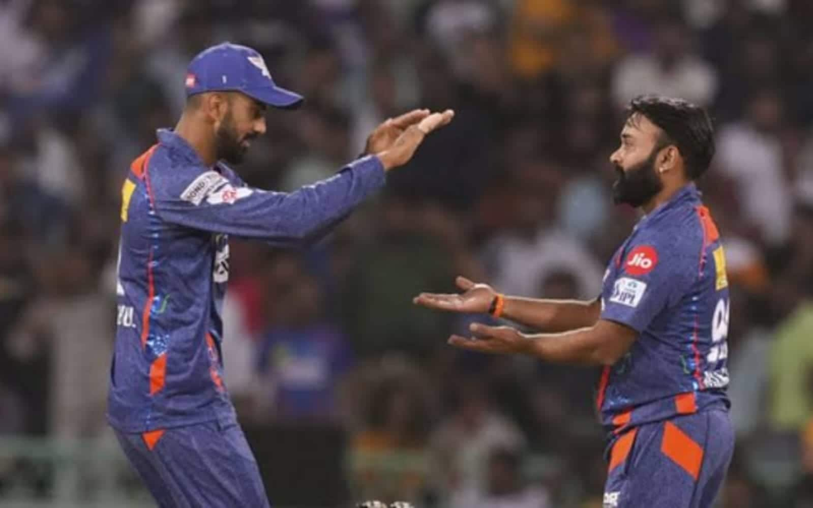 Amit Mishra and KL Rahul in action during IPL [X]