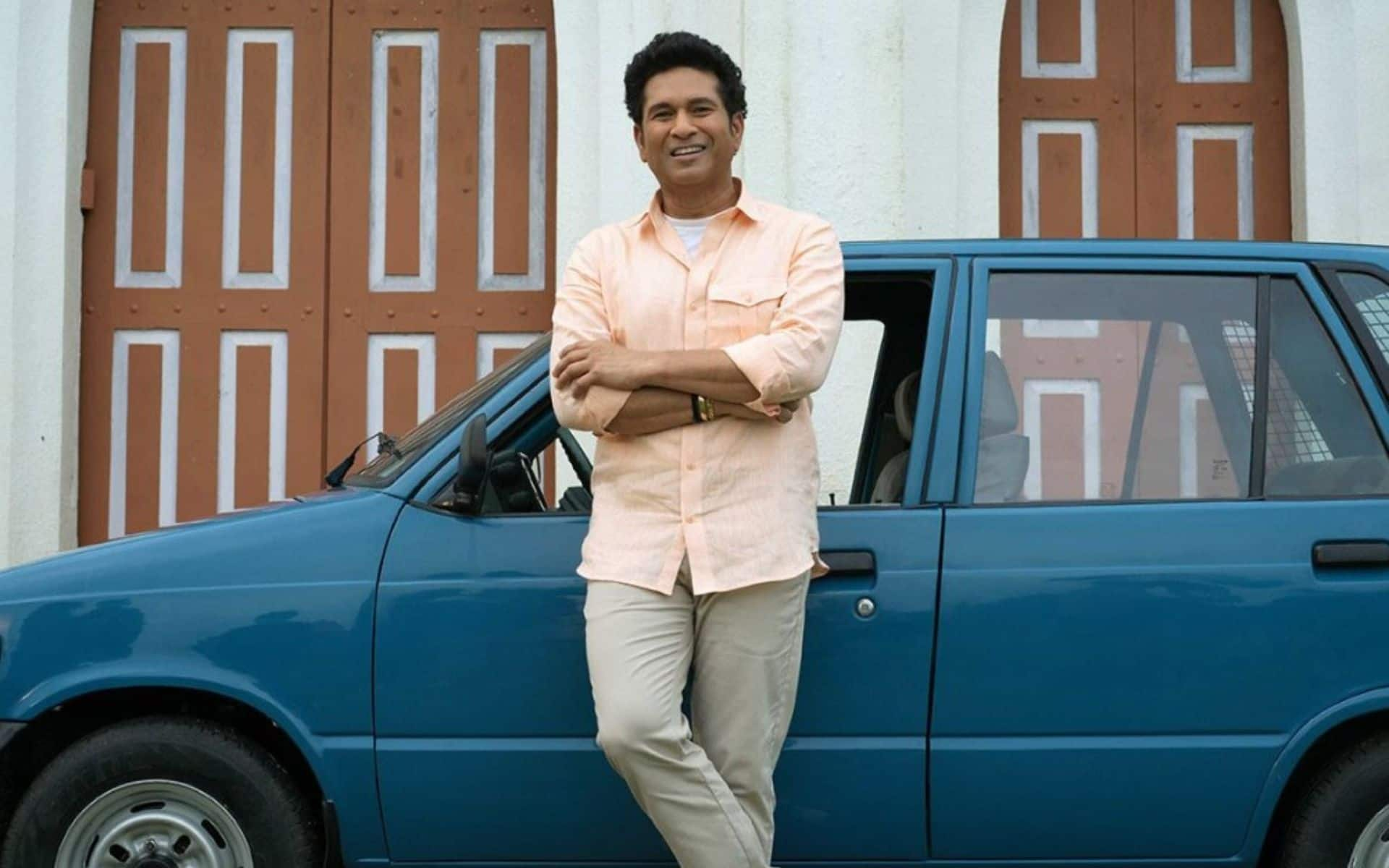 Sachin Tendulkar with his first car (Twitter)