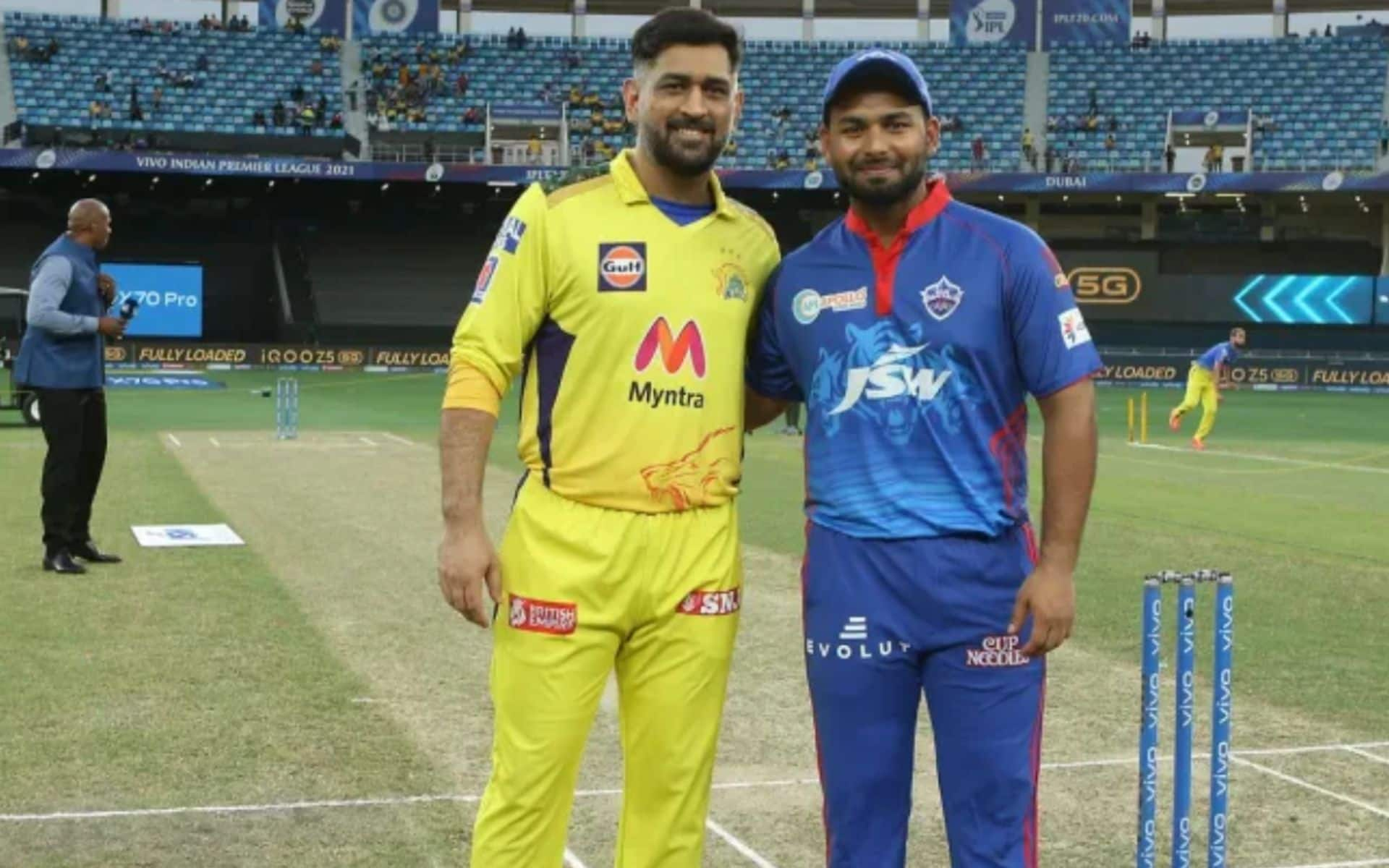 Rishabh Pant with MS Dhoni [X]