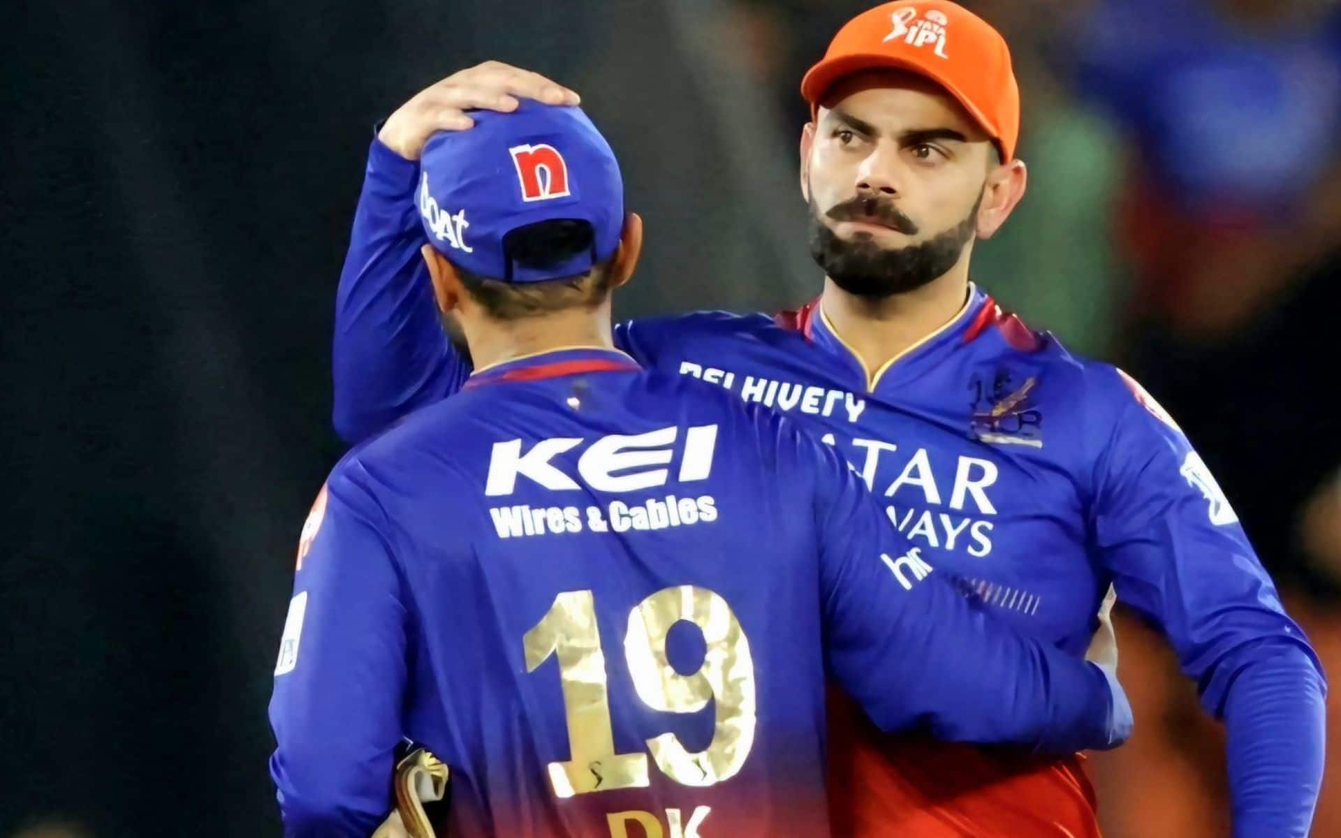 Virat Kohli and Dinesh Karthik playing for RCB [X]