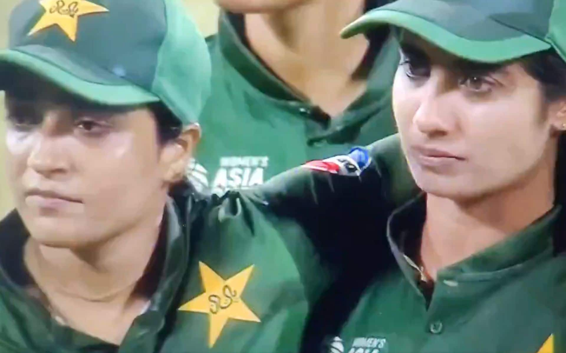 Sidra Ameen, Sandhu seen crying after SL vs PAK SF (x.com)