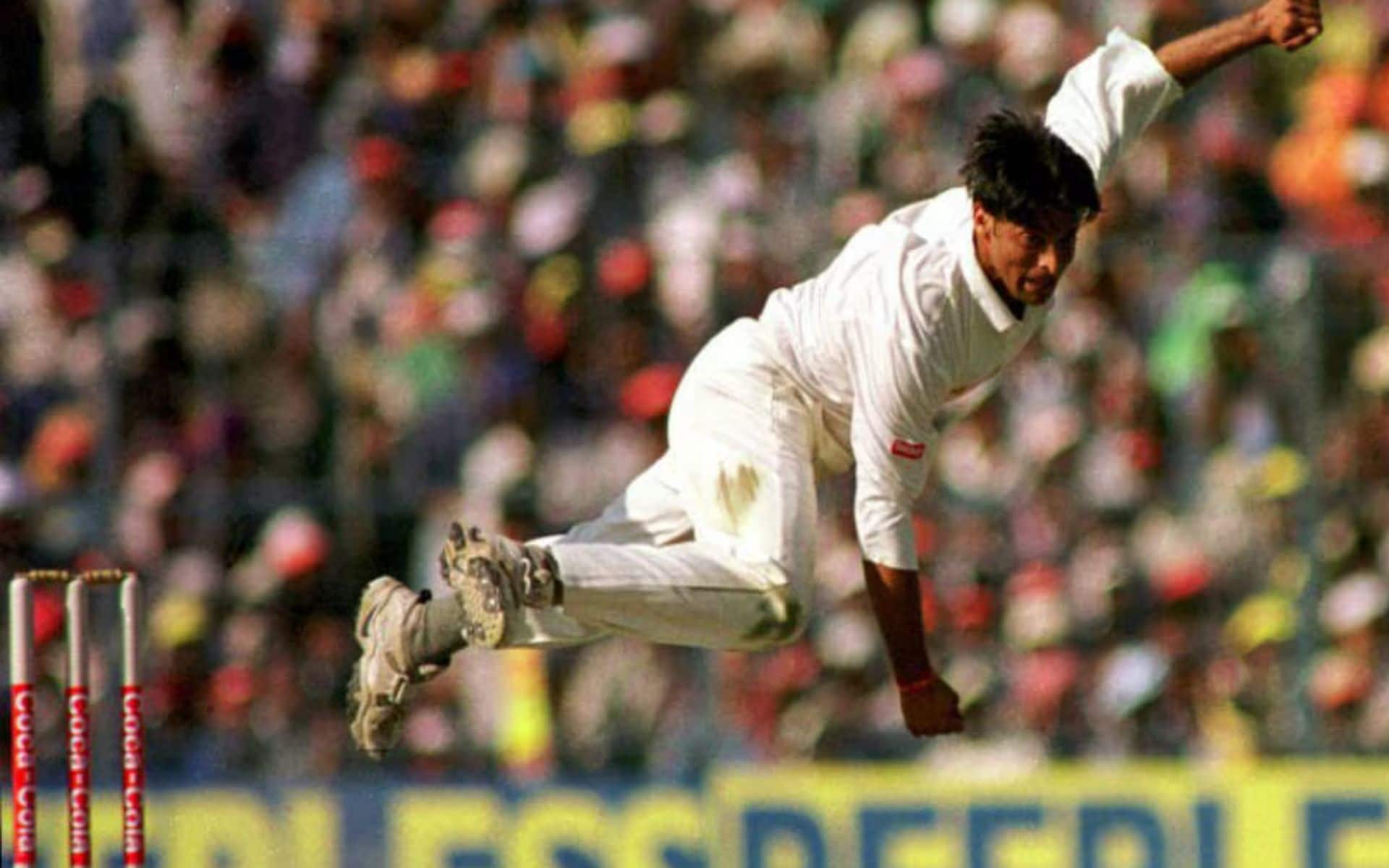 Shoaib Akhtar during the 1999 Eden Test [X]