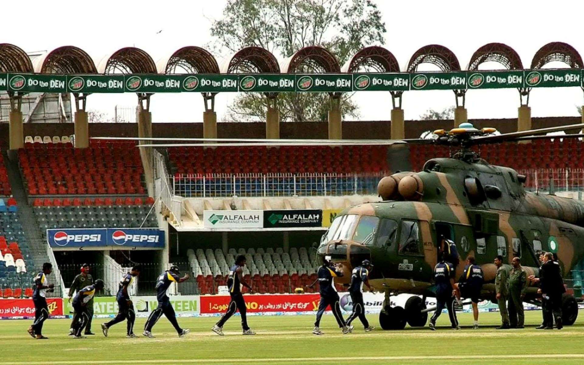 SL players being air-lifted after attacked in Pakistan (Twitter)