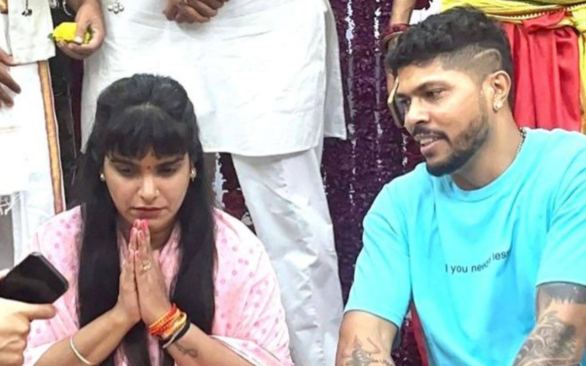 Umesh Yadav with wife at Mahakaleshwar Temple (x)