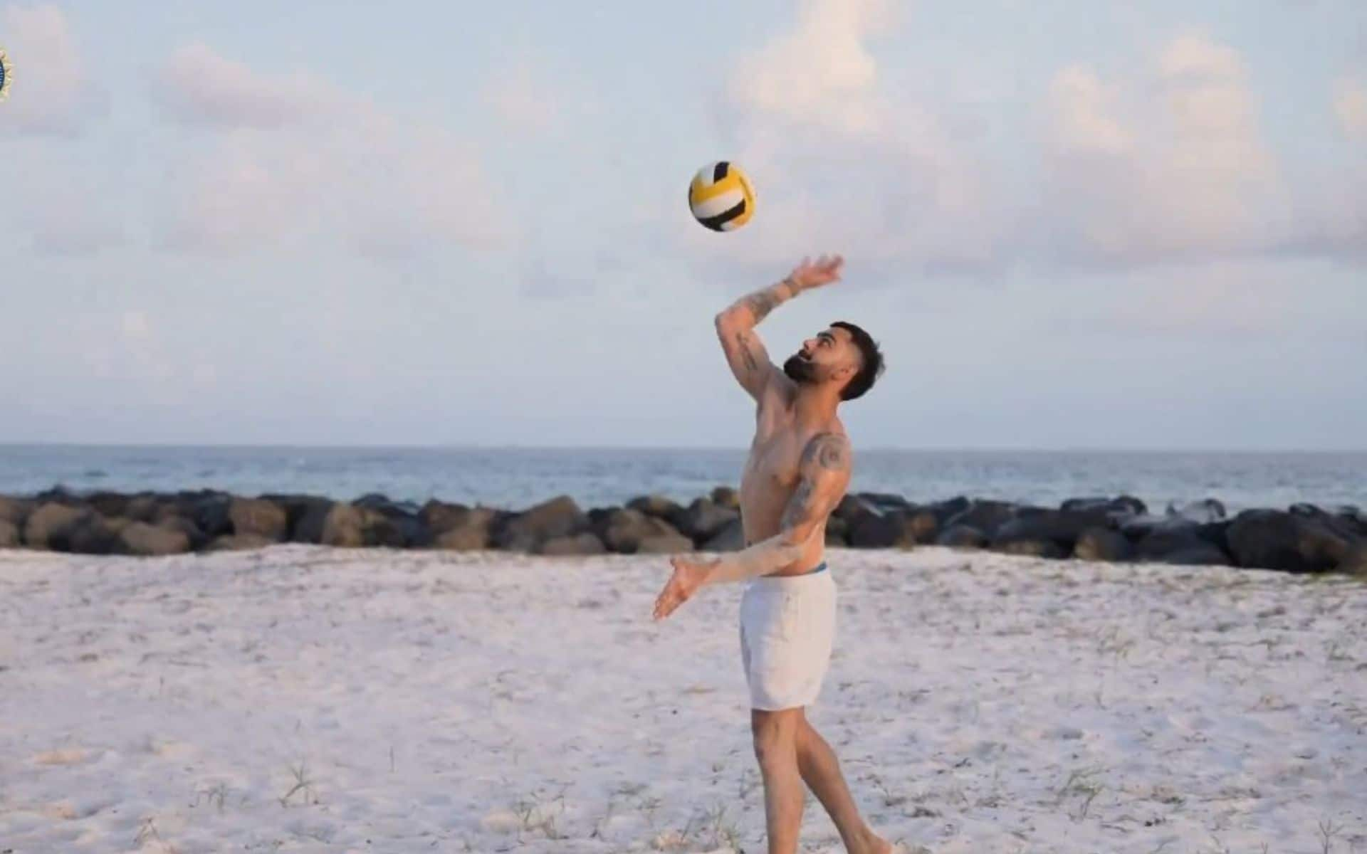 Kohli playing beach volley (X.com)