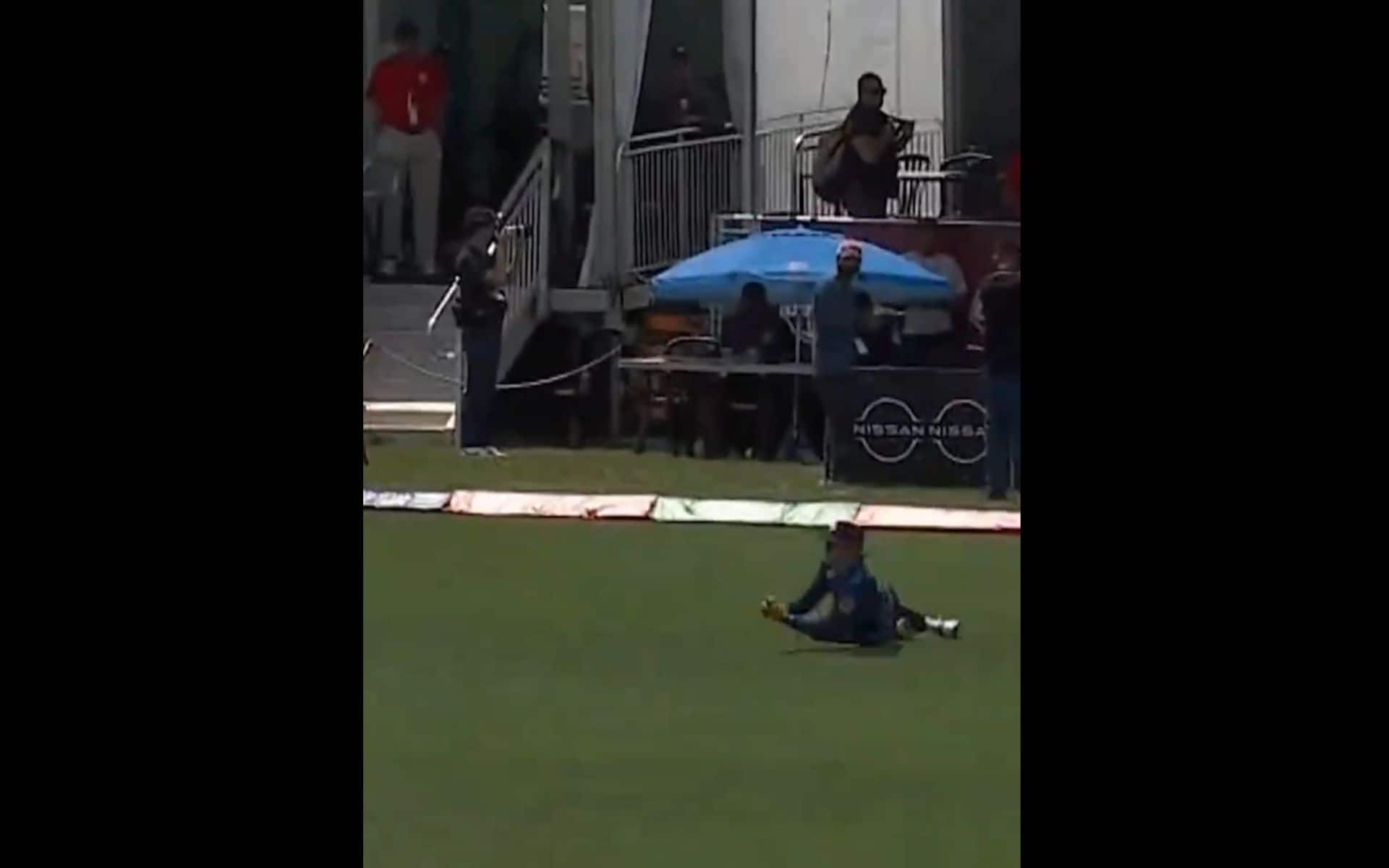 Rassie van der Dussen takes a stunning catch (X.com)