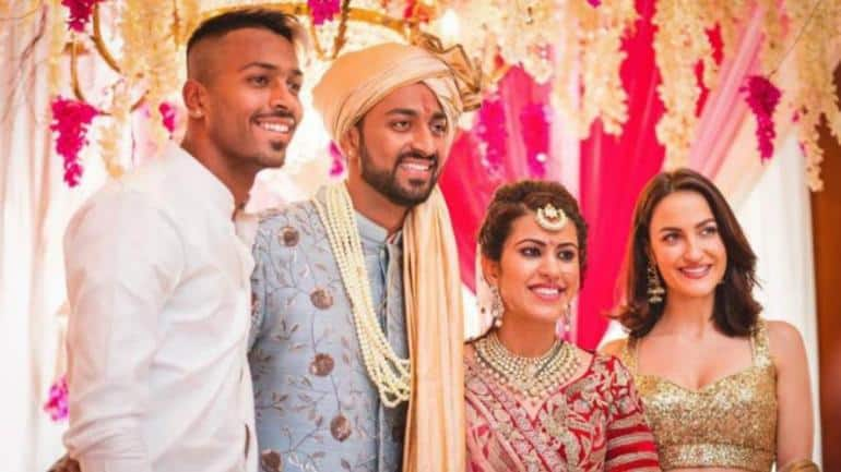 Elli AvrRam with Hardik and Krunal Pandya (x.com)