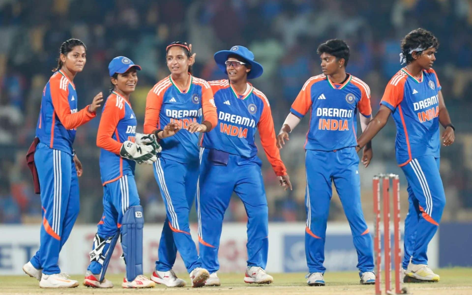 Harmanpreet Kaur alongside her Indian teammates (BCCI)