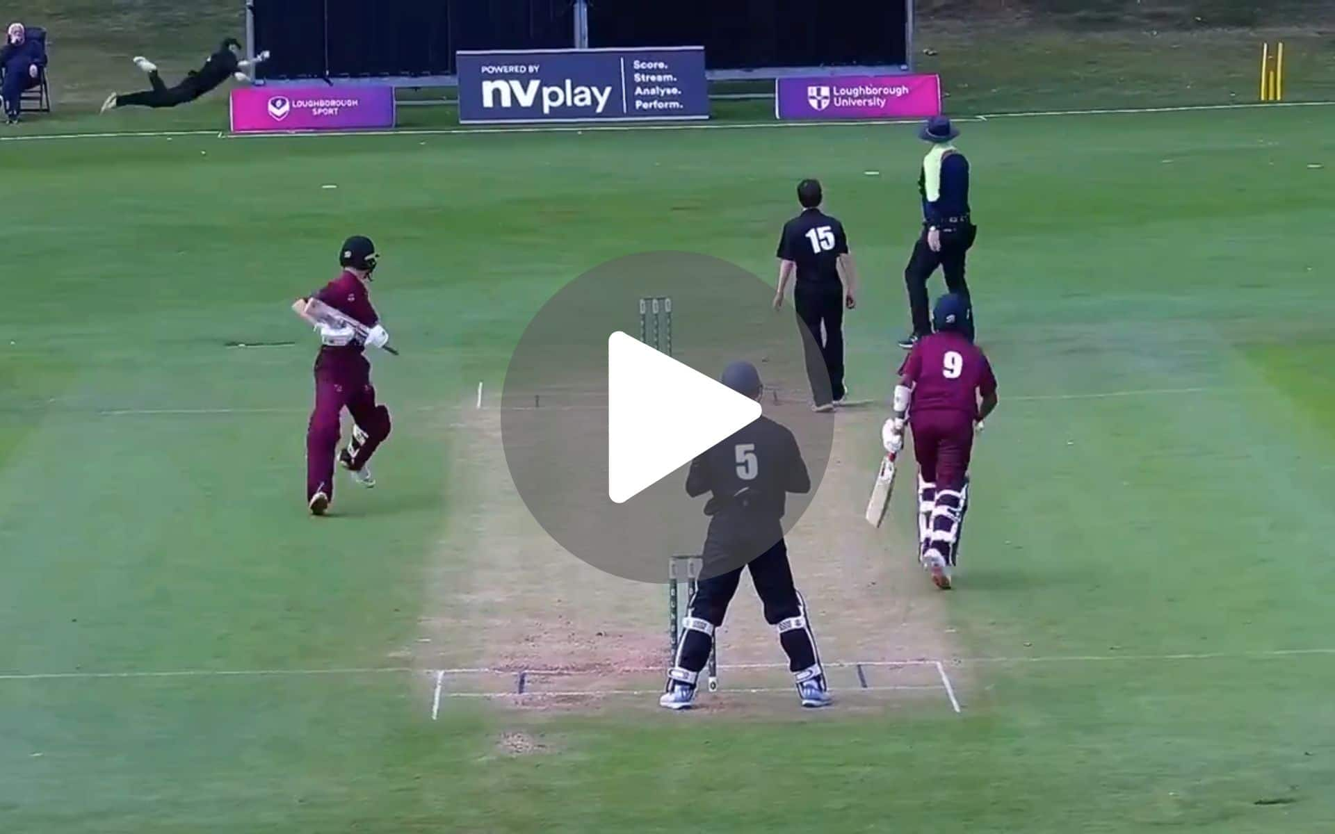 [Watch] An One-Handed Catch For The Ages! Benjamin Sleeman Plucks A Fantastic Flying Grab