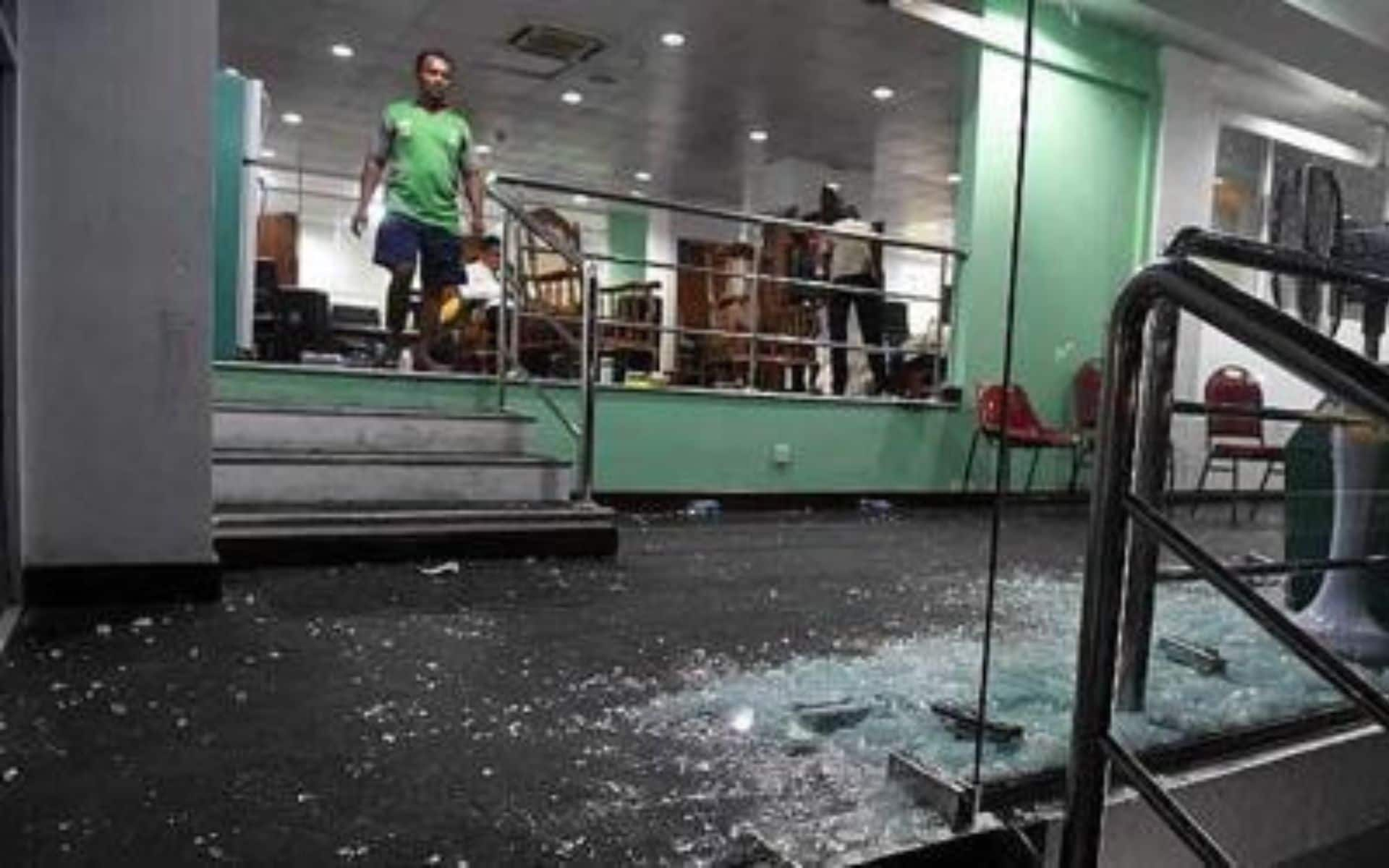 Bangladesh dressing room glass broken into pieces (Twitter)