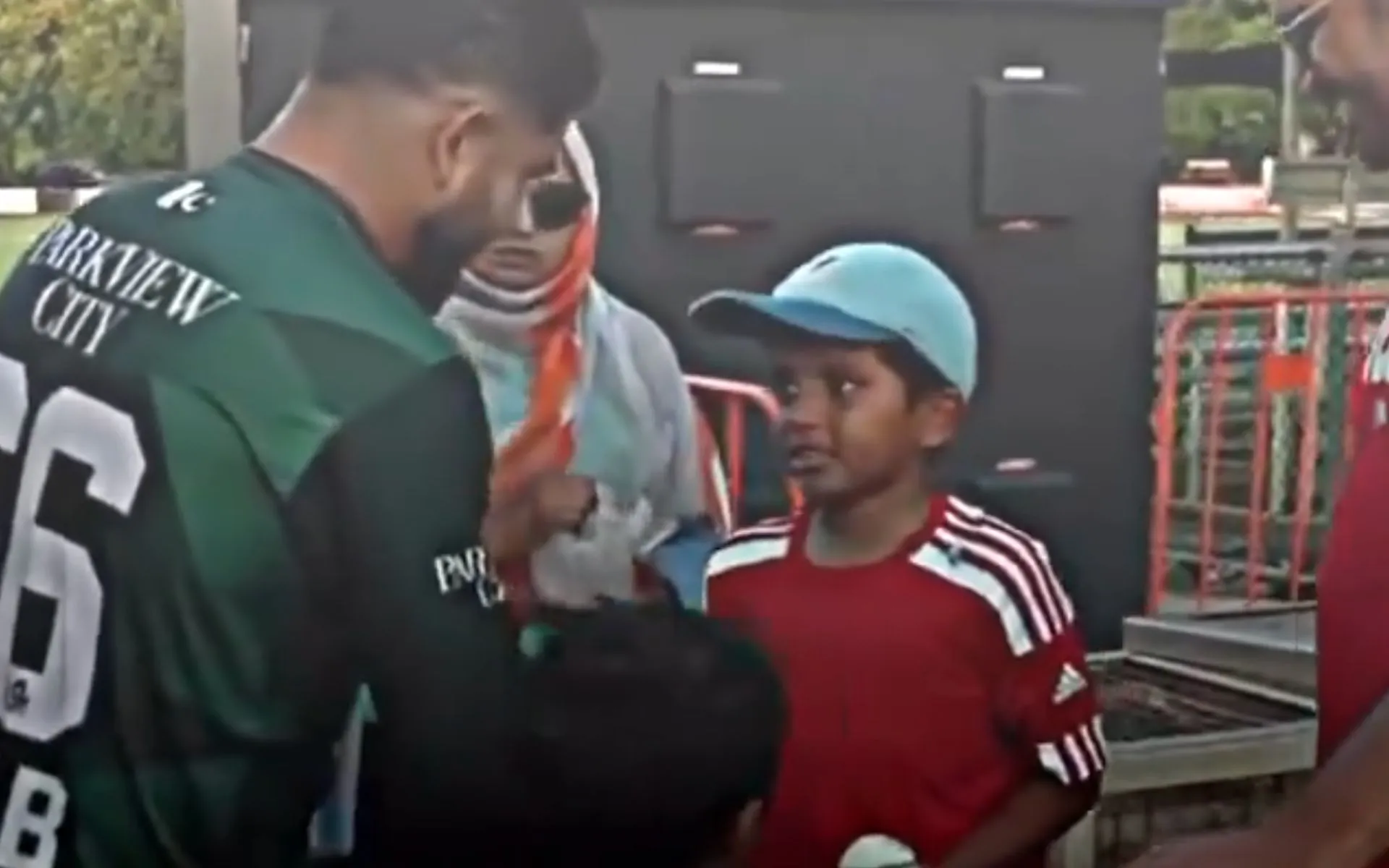 Tayyab Tahir with the young fan (X.com)
