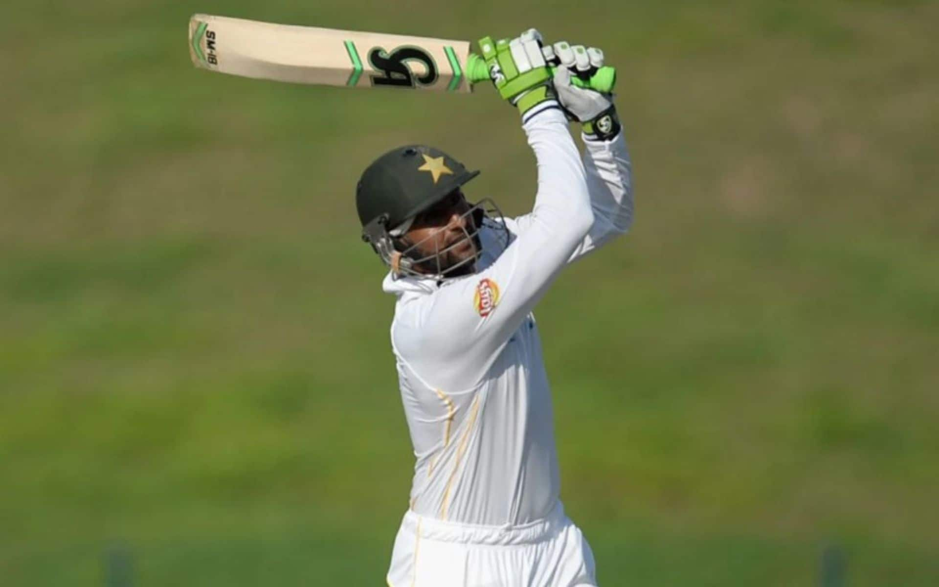 Shoaib Malik goes over the top against England (x.com)