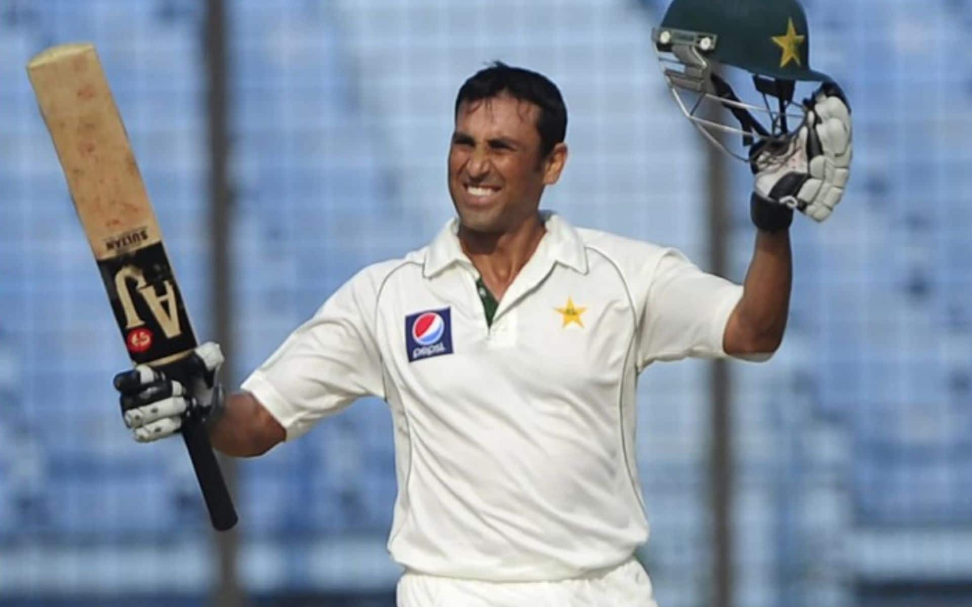 Younis Khan celebrating his double ton (x.com)