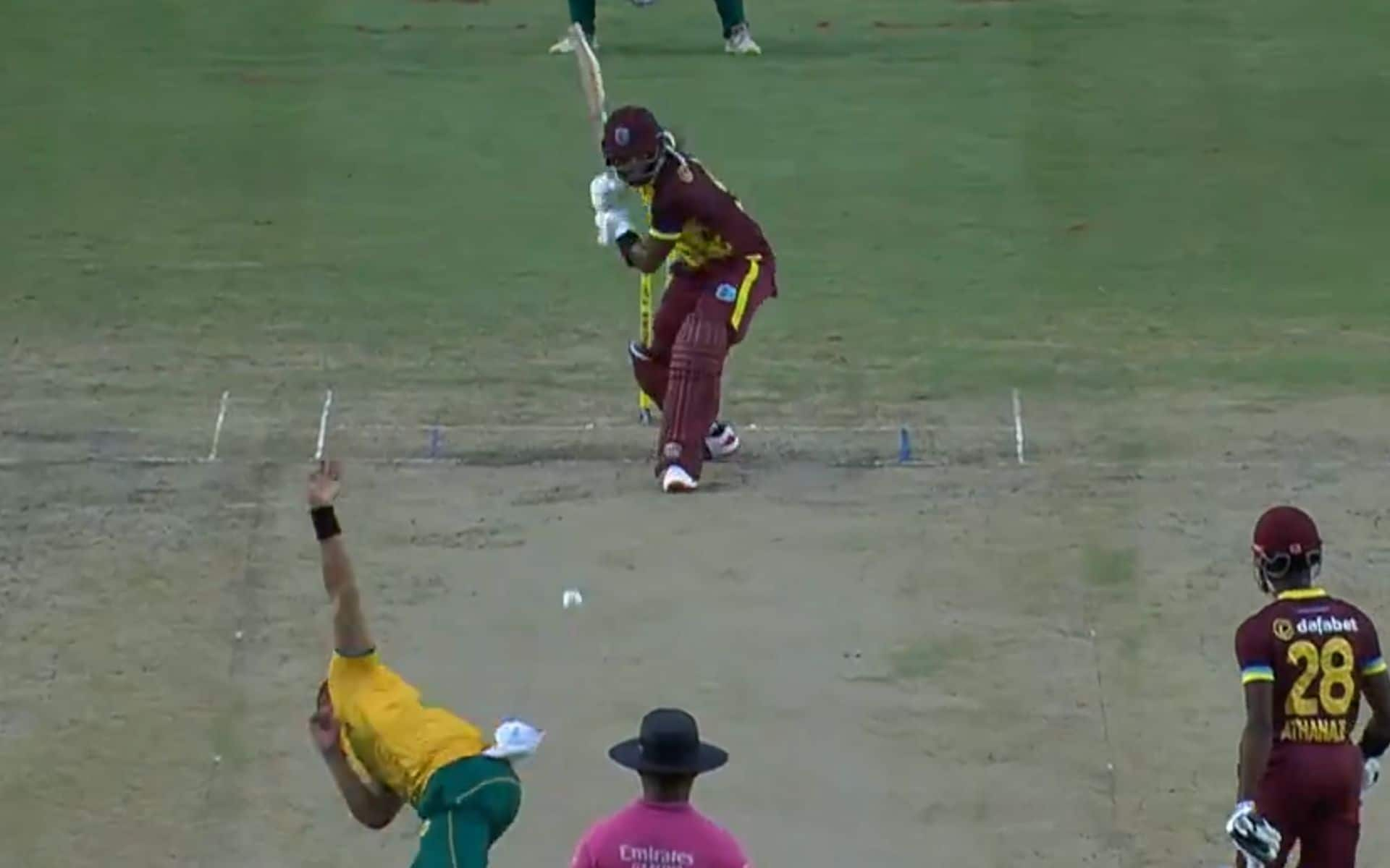 Shai Hope slammed a breathtaking six (X.com)