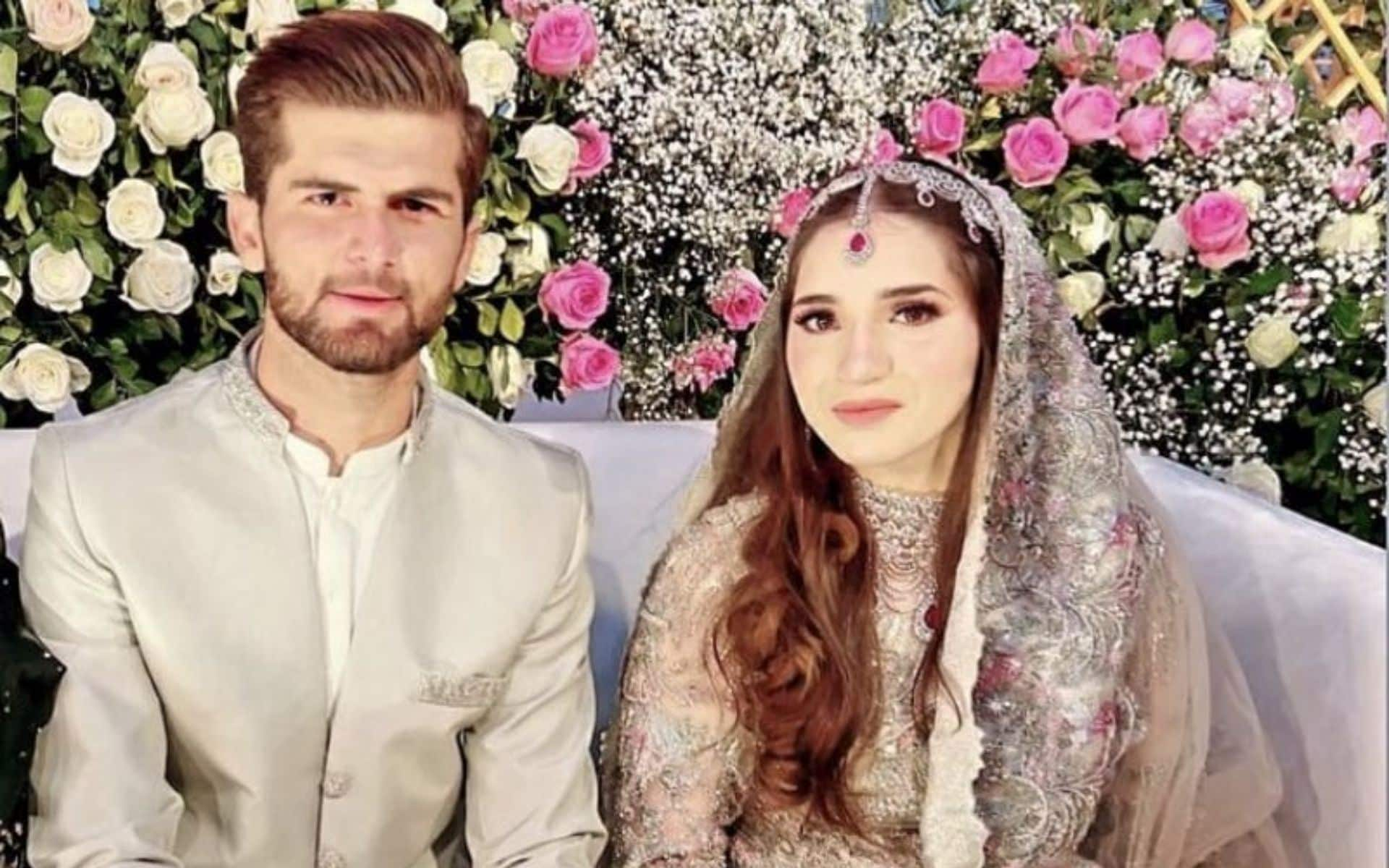 Shaheen Afridi with his wife Ansha Afridi (X)