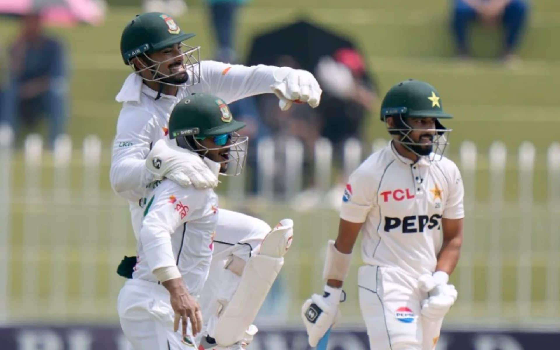 Litton Das celebrating Saud Shakeel's wicket on Day 5 (x.com)