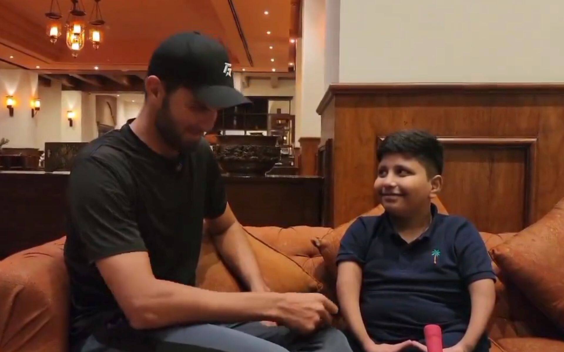 Shaheen Afridi meets a little fan in Pakistan (X.com)