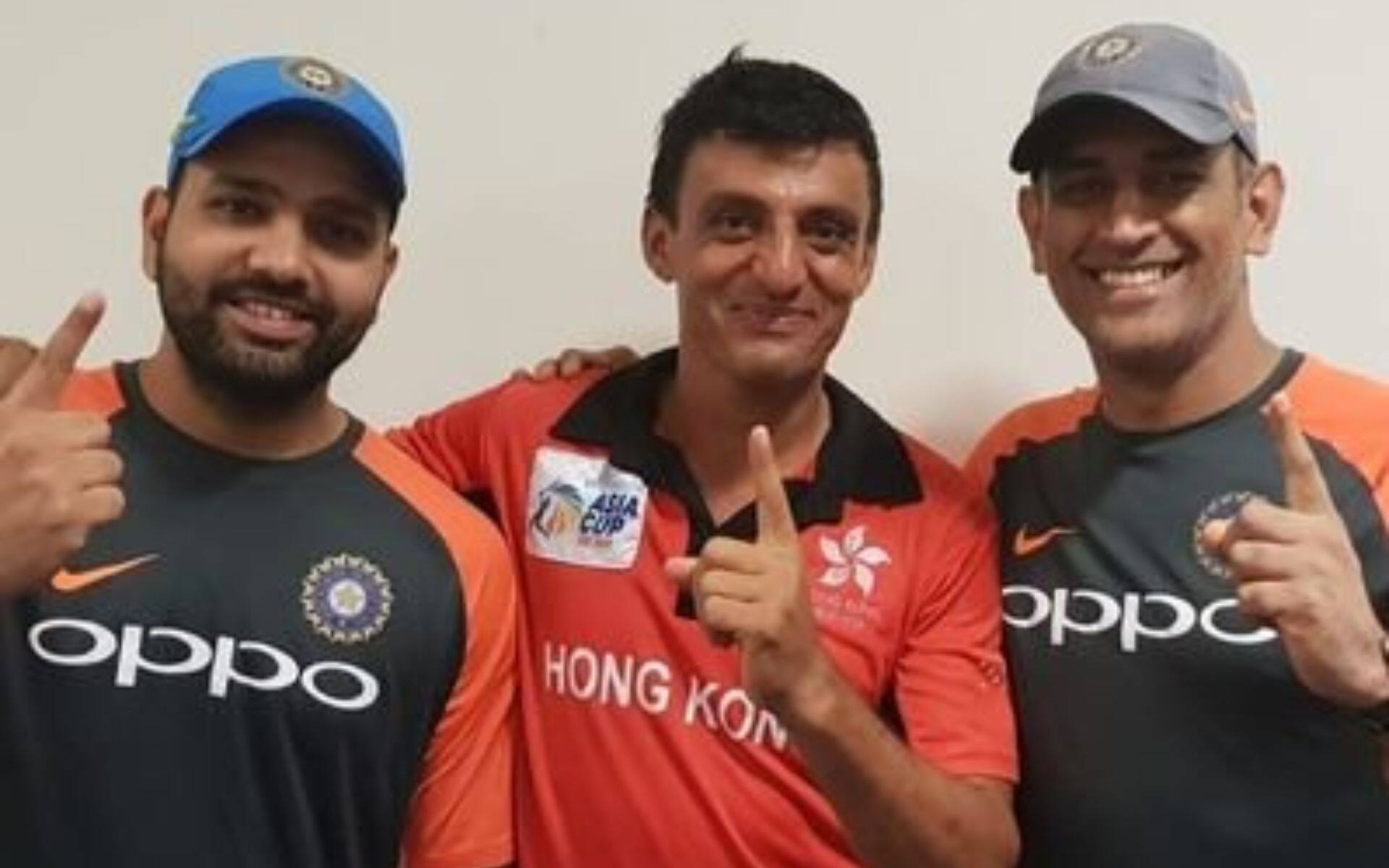 Ehsan Khan with Rohit Sharma & MS Dhoni during Asia Cup 2018 (X)