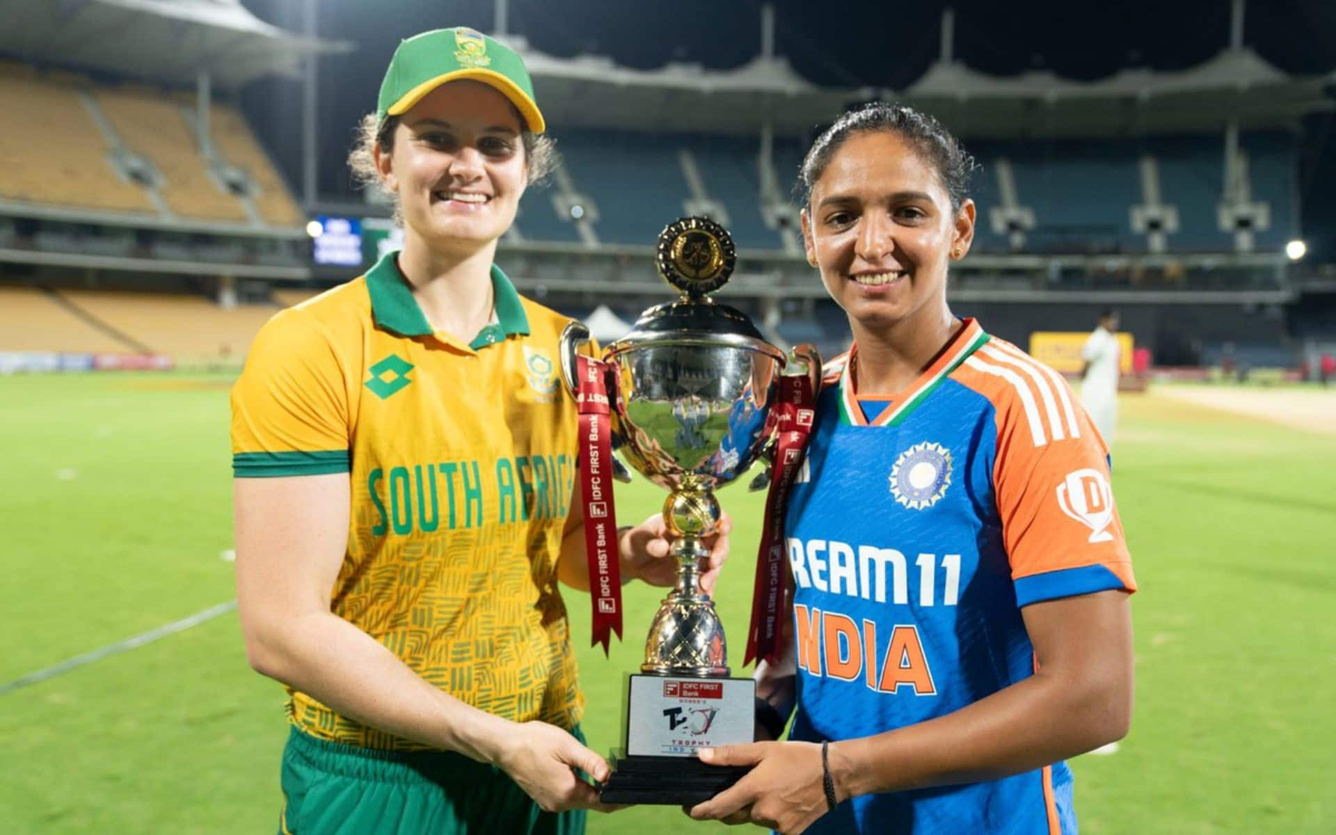 Harmanpreet Kaur and Laura Wolvaardt with the trophy (X.com)