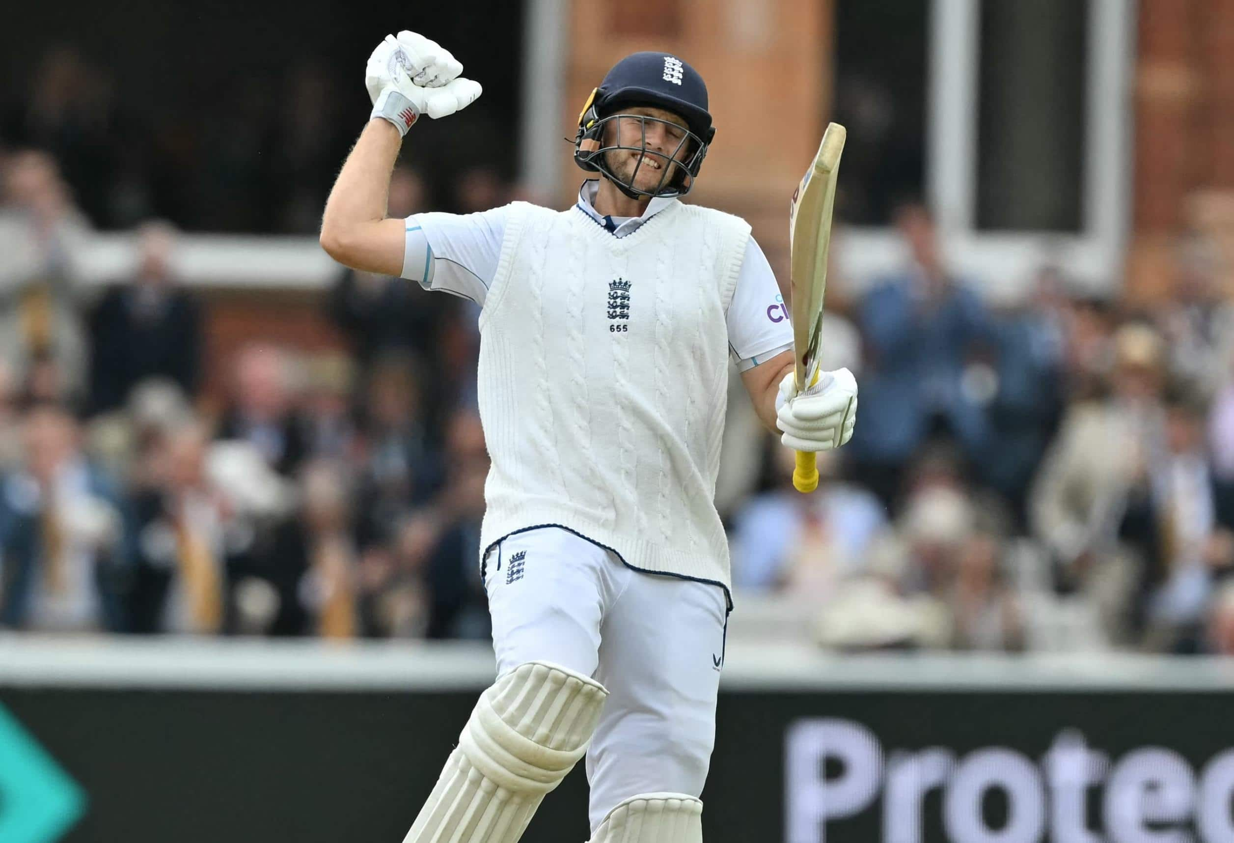 Root completes his 34th Test ton [x]
