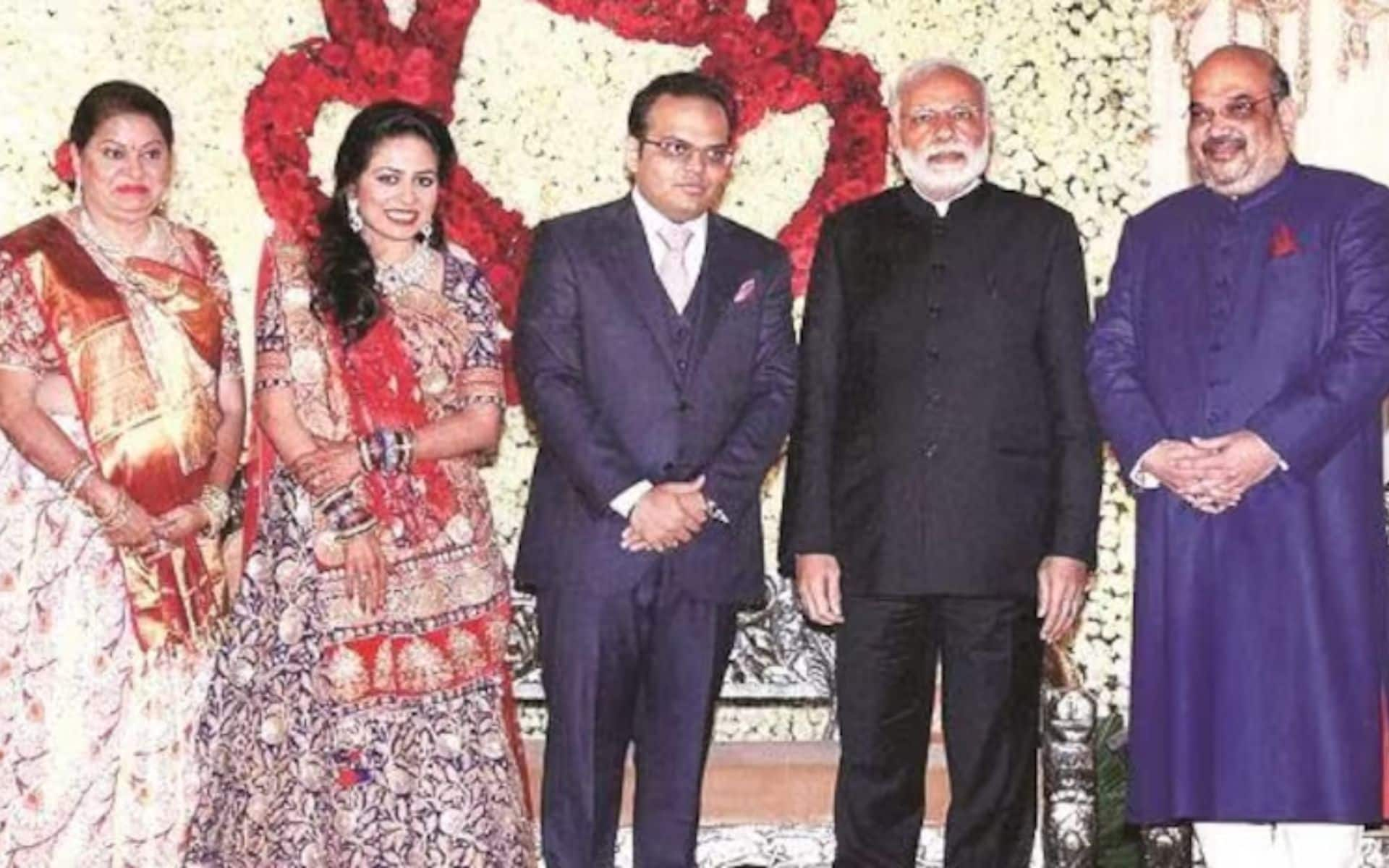 Jay Shah with his family during his wedding (X)