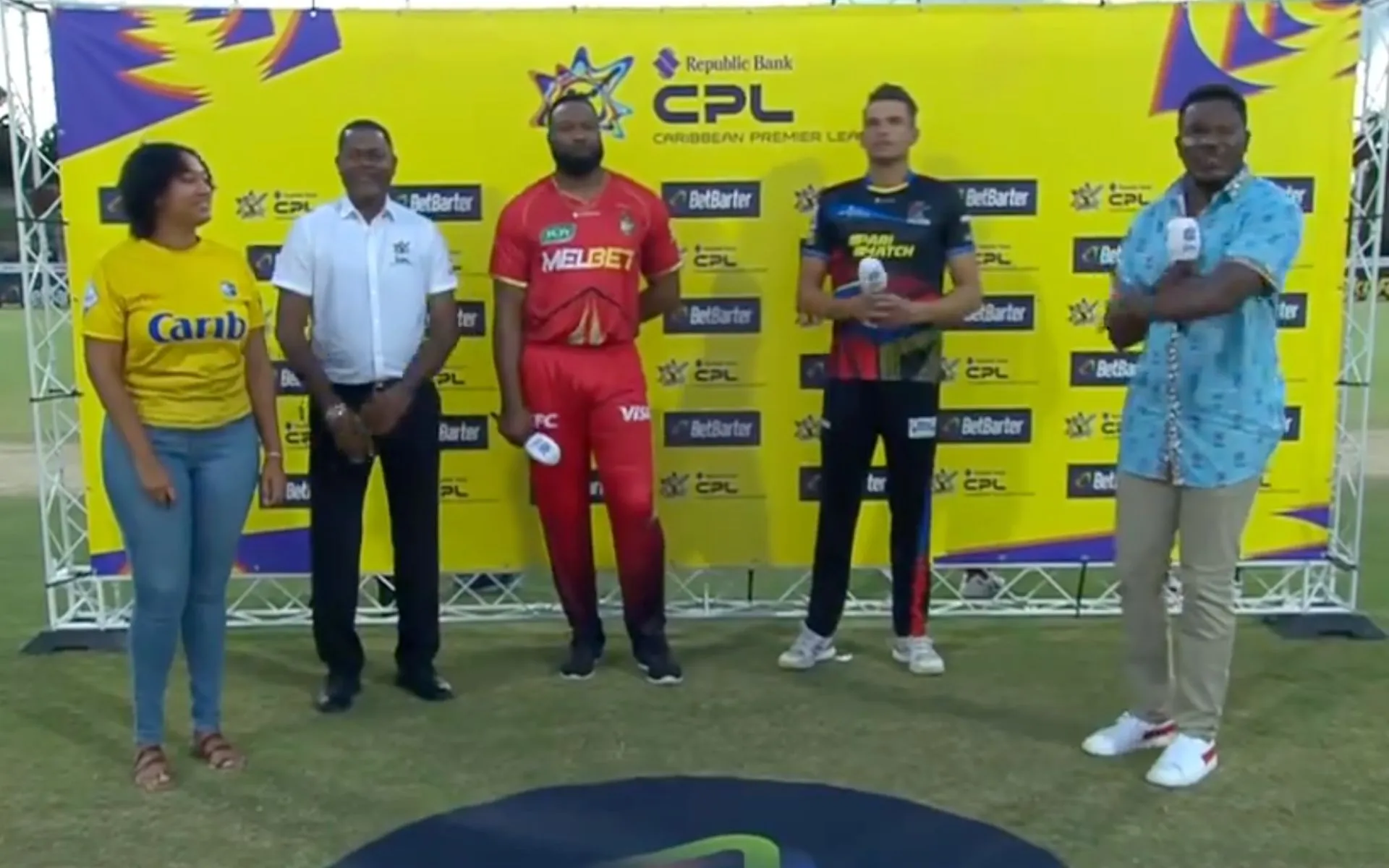 The two captains during the toss [X]