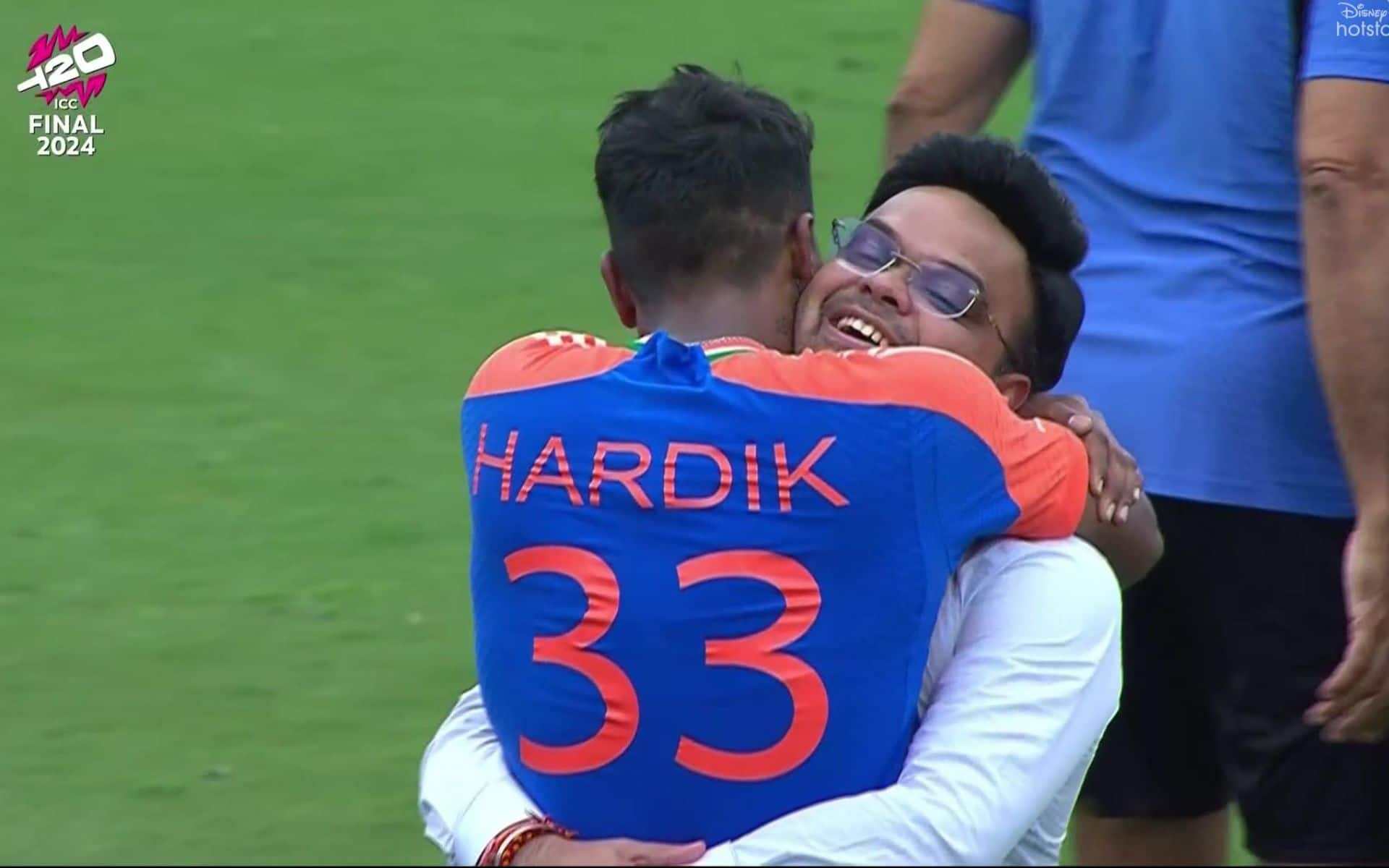 Jay Shah lifts Hardik Pandya in his arms after India's T20 World Cup victory (X.com)