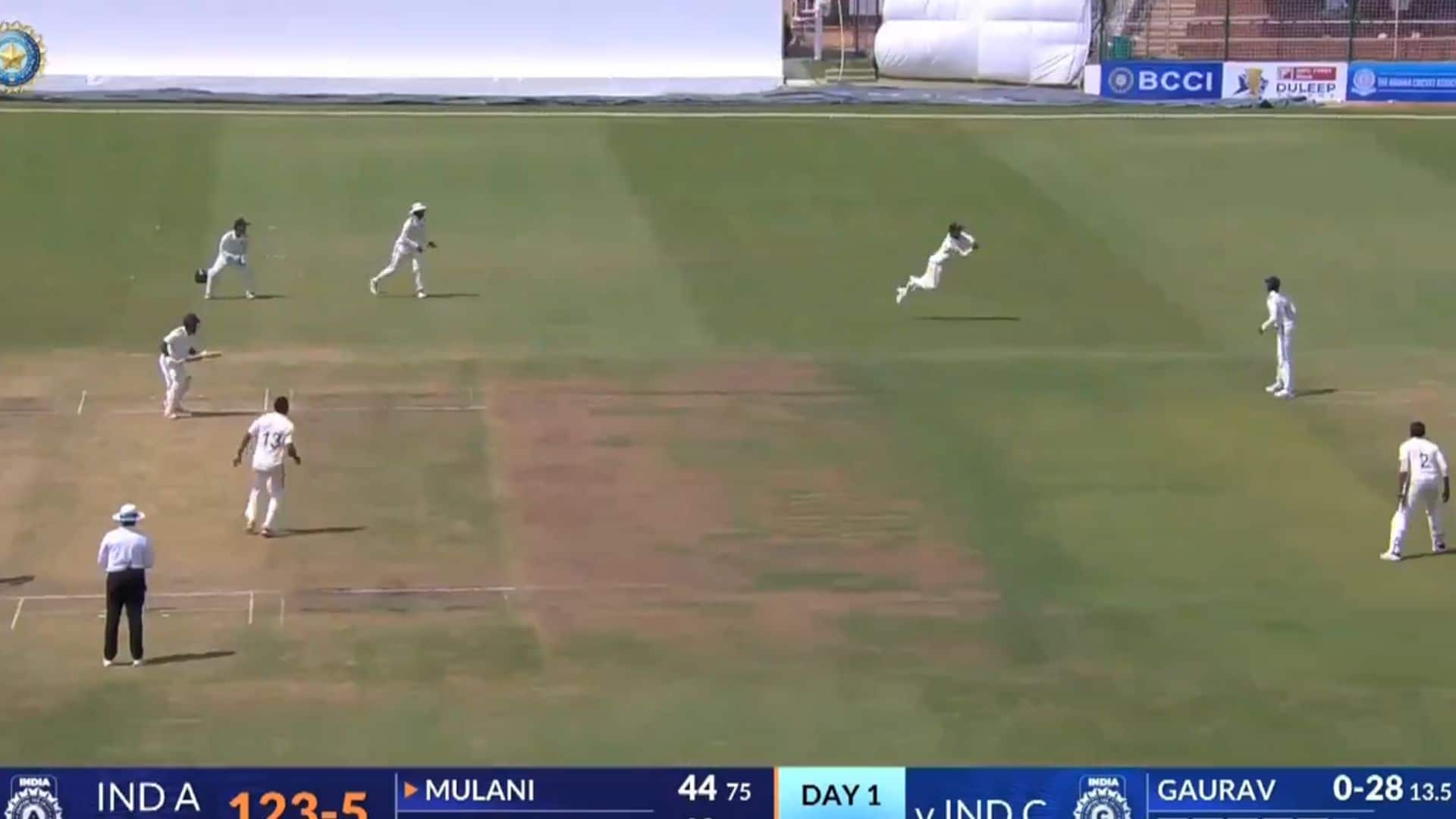 Patidar's magnificent catch to dismiss Mulani [X]