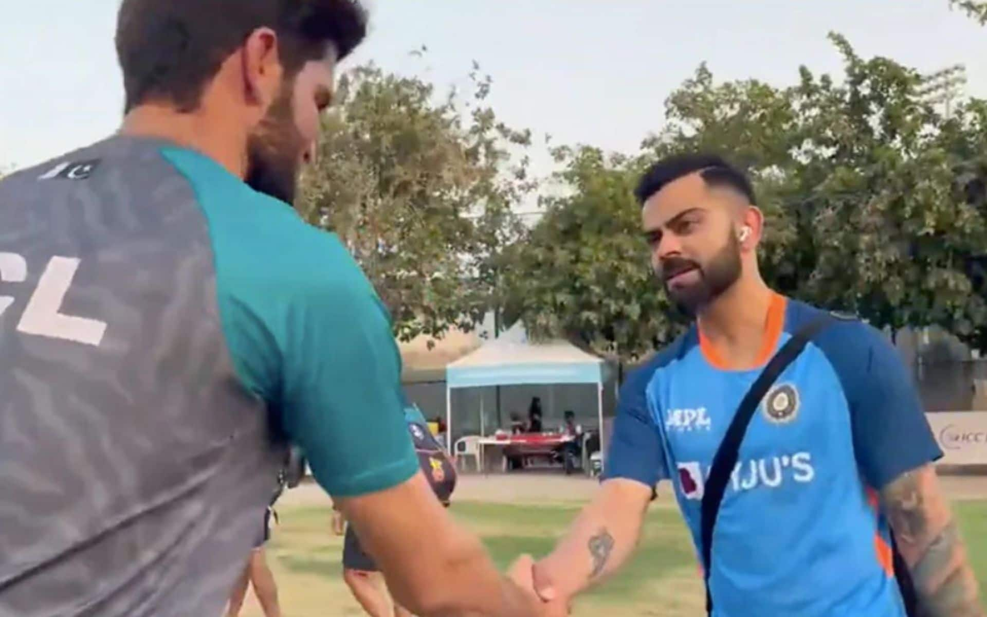 Shaheen Afridi had a friendly chat with Virat Kohli in August 2022 (x.com)