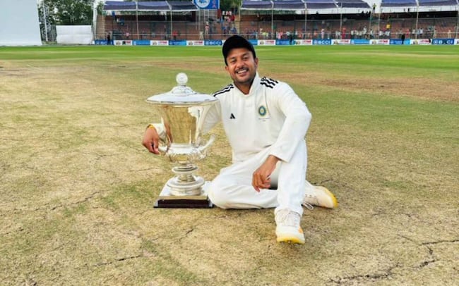 Mayank Agarwal with the Duleep Trophy 2024 (Source: @ArrestDh0bi/x.com)