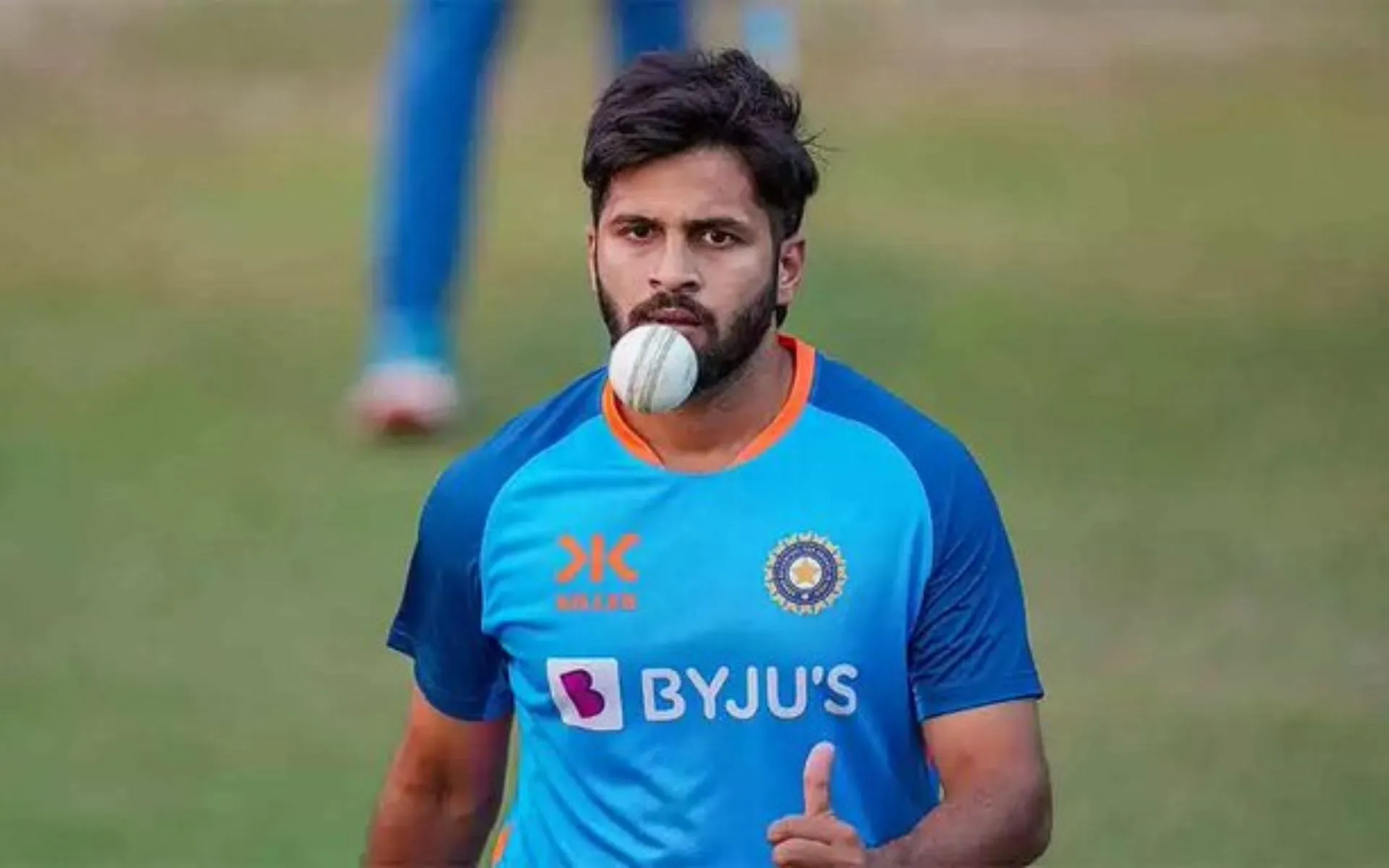 Shardul Thakur was rushed to hospital after Day 2 [Source: @CricCrazyJohns/x.com]