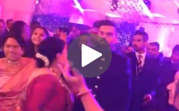 Throwback To Virat Kohli's Dance With His Mother At Wedding Reception With Anushka Sharma