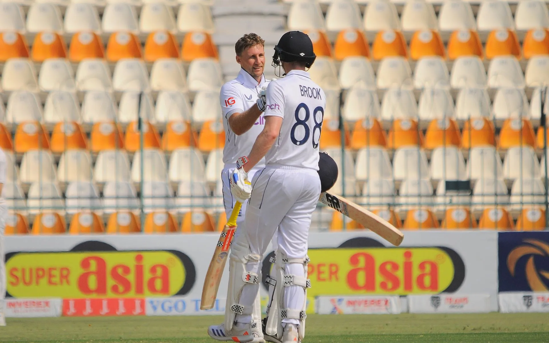 Joe Root and Harry Brook (Source: @abubakartarar_/x.com)