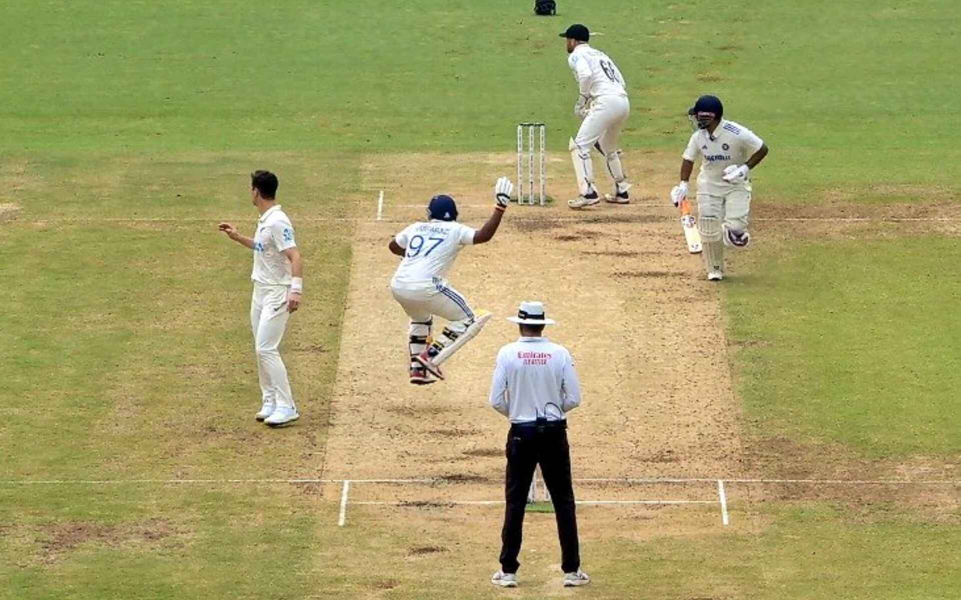 Sarfaraz Khan and Rishabh Pant (Source:@@sportscey/x.com)