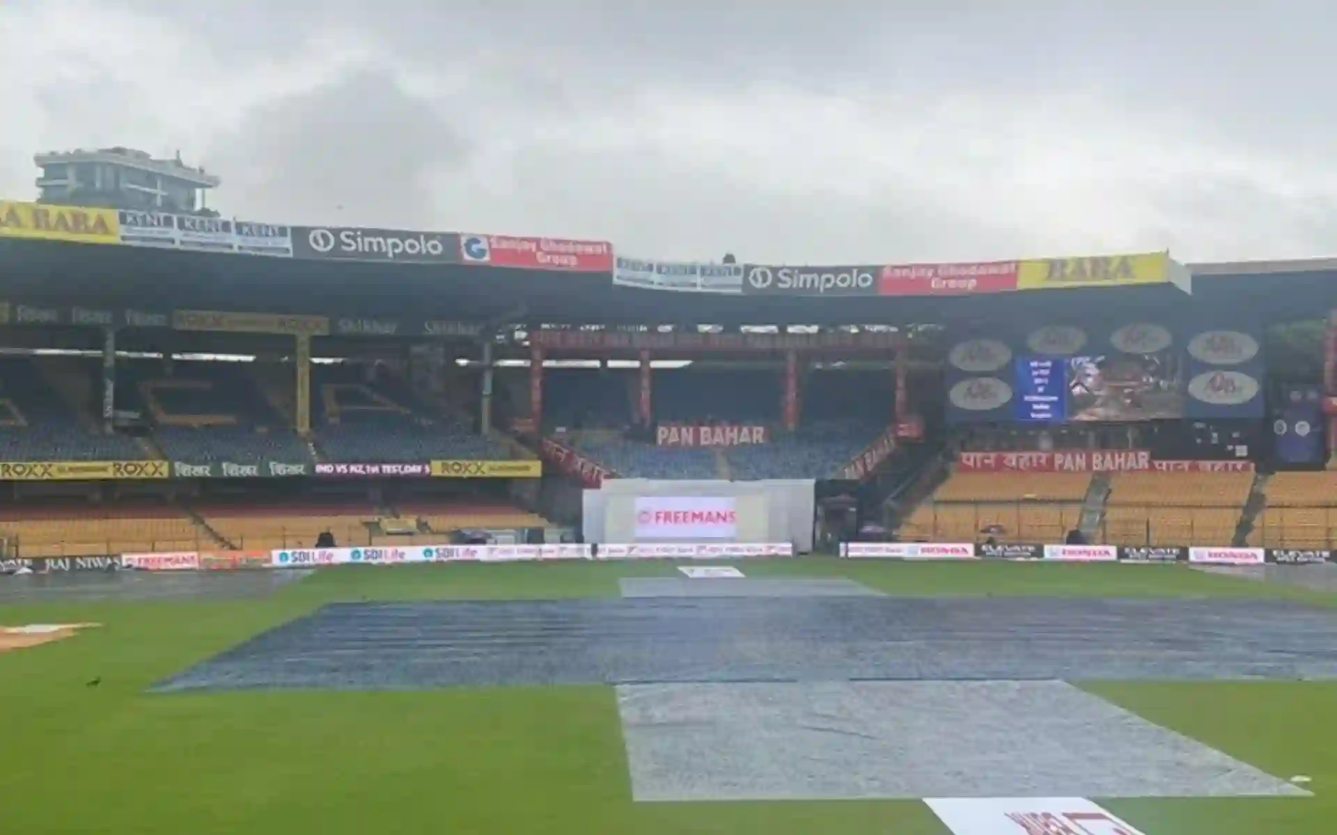 The covers are in place at Chinnaswamy (X.com/ @Bnglrweatherman)
