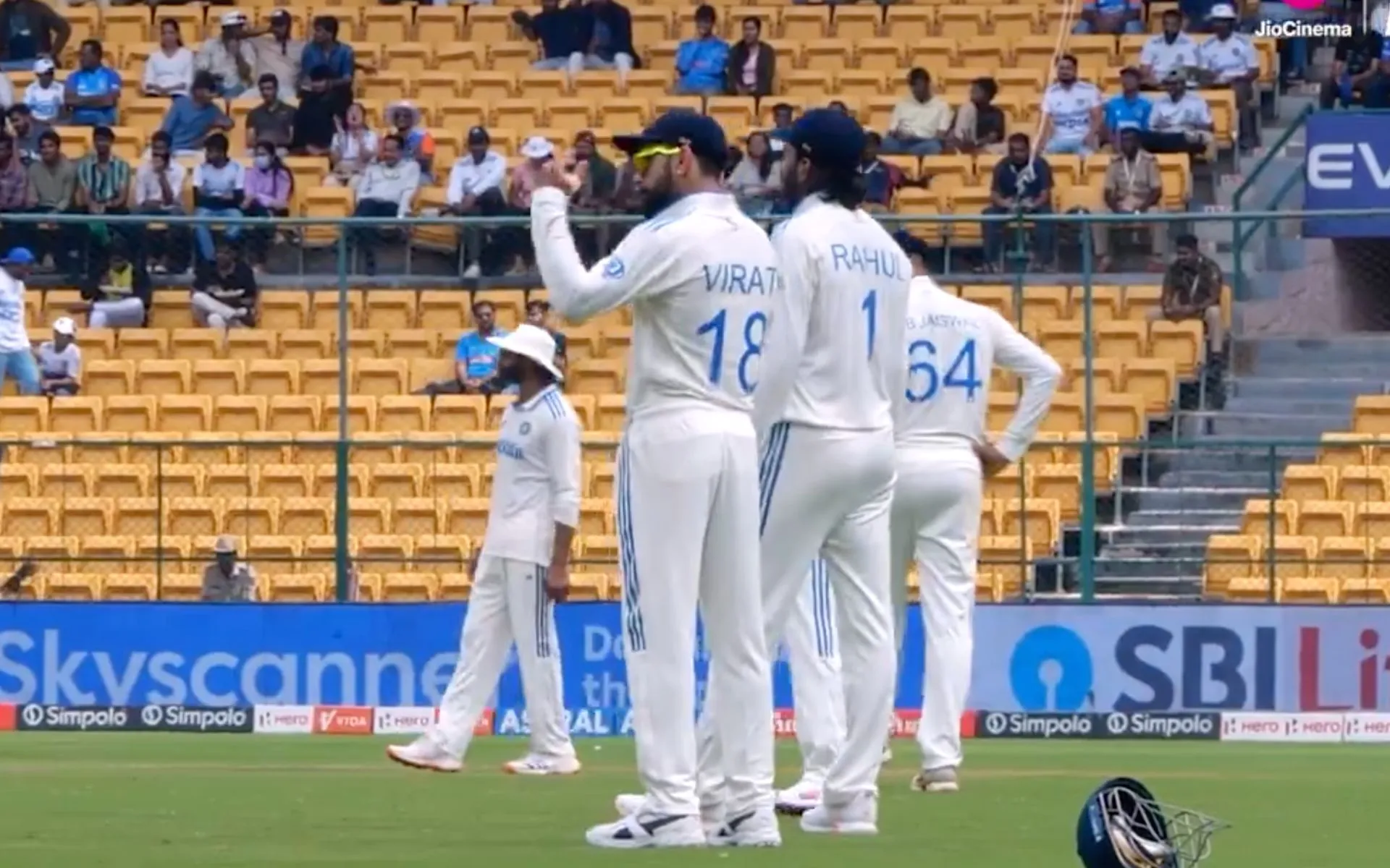 Virat Kohli lighting up the stadium (X.com/@muffadal_vohra)