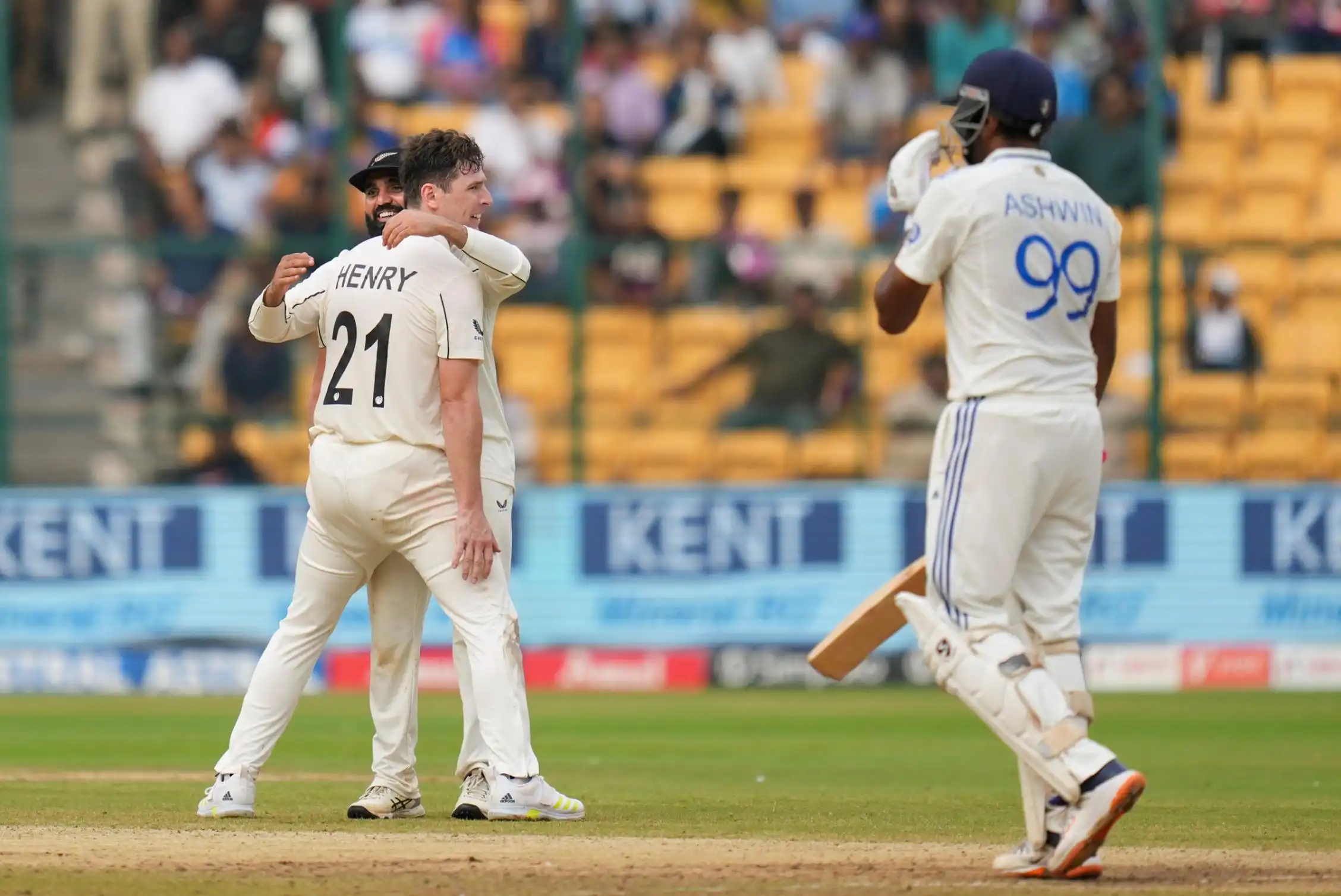 NZ celebrate Ashwin's wicket in Bengaluru Test [Source: PTI]
