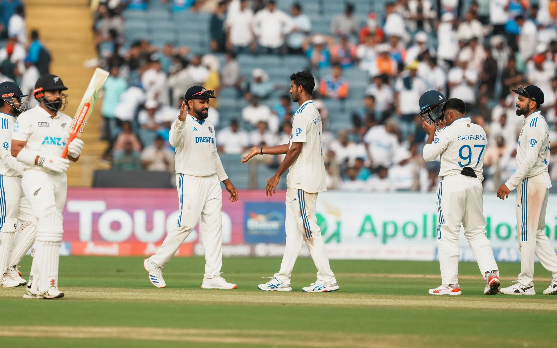 Washington Sundar celebrating a NZ wicket on Day 1 [Source: PTI]
