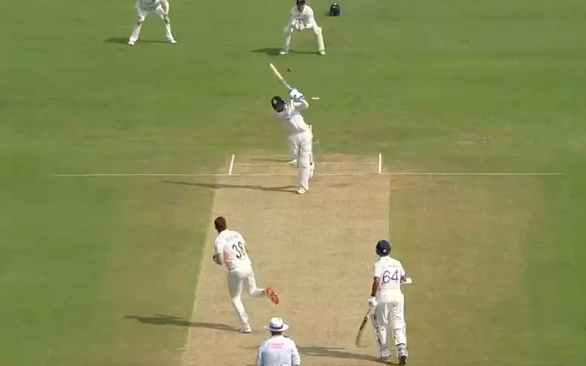 Shubman Gill thrashed Tim Southee for a maximum during the second IND vs NZ Test [Source: Screen Grab from @JioCinema/x.com]