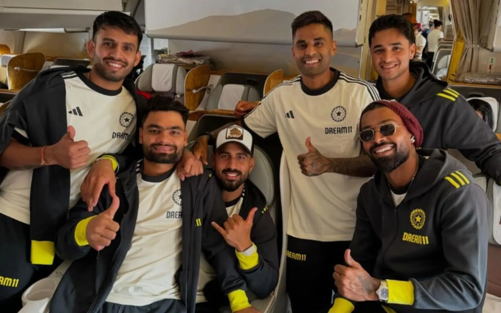 Indian players pose for the camera. [Source: surya_14kumar/Instagram]