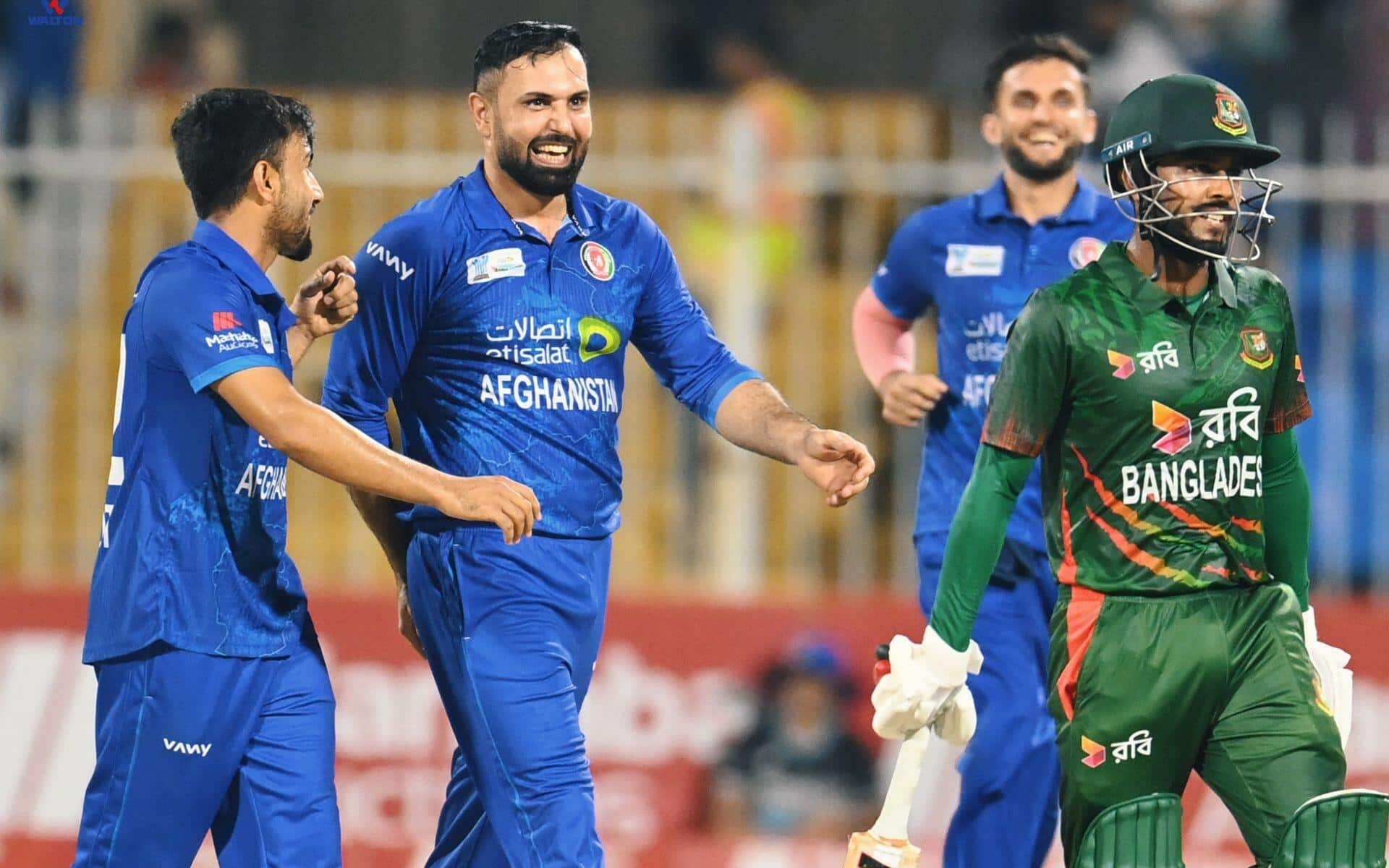 अफ़ग़ानिस्तान ने विकेट लेने का जश्न मनाया। [स्रोत: @ACBofficials/X]