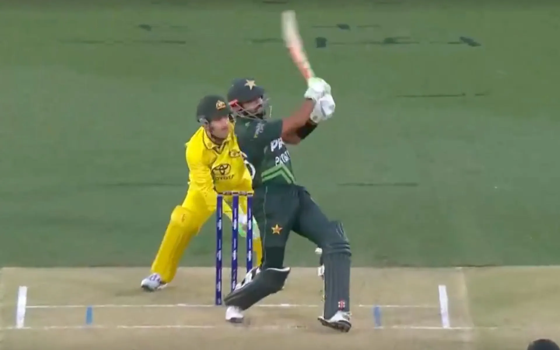 Babar Azam slammed a beautiful maximum (Source: @viratgoback/X.com)