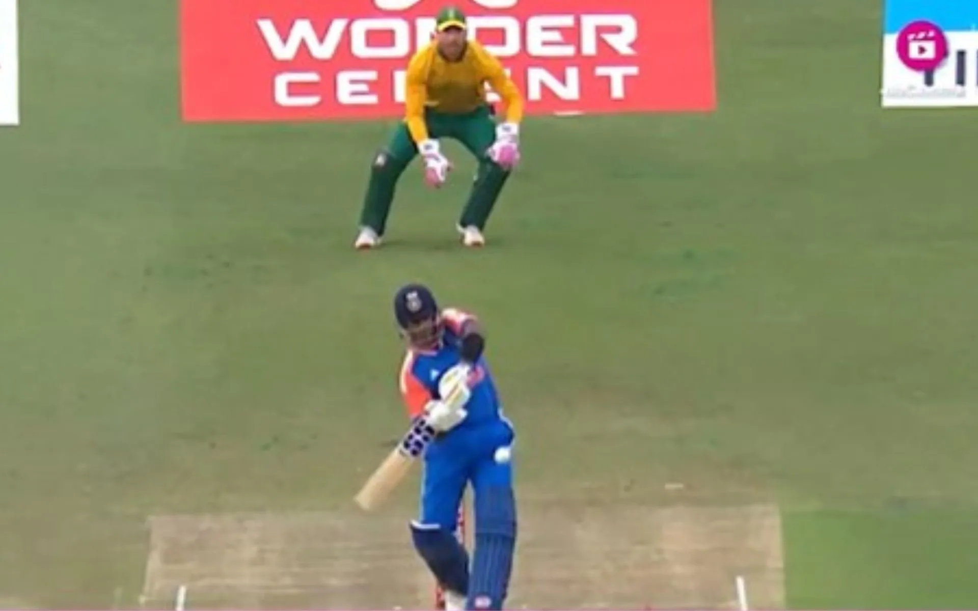 Suryakumar Yadav goes berserk against Gerald Coetzee in first T20I [Source: Screengrab/@JioCinema/x]